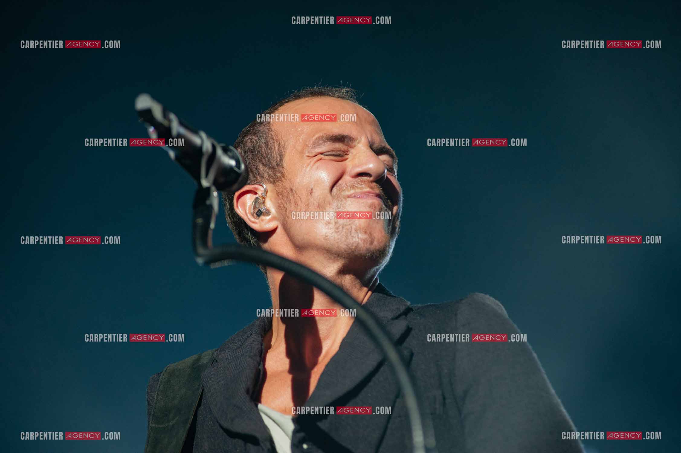 Le chanteur Calogero Maurici, dit Calogero en concert au Zénith de Paris le 20 Octobre 2009.