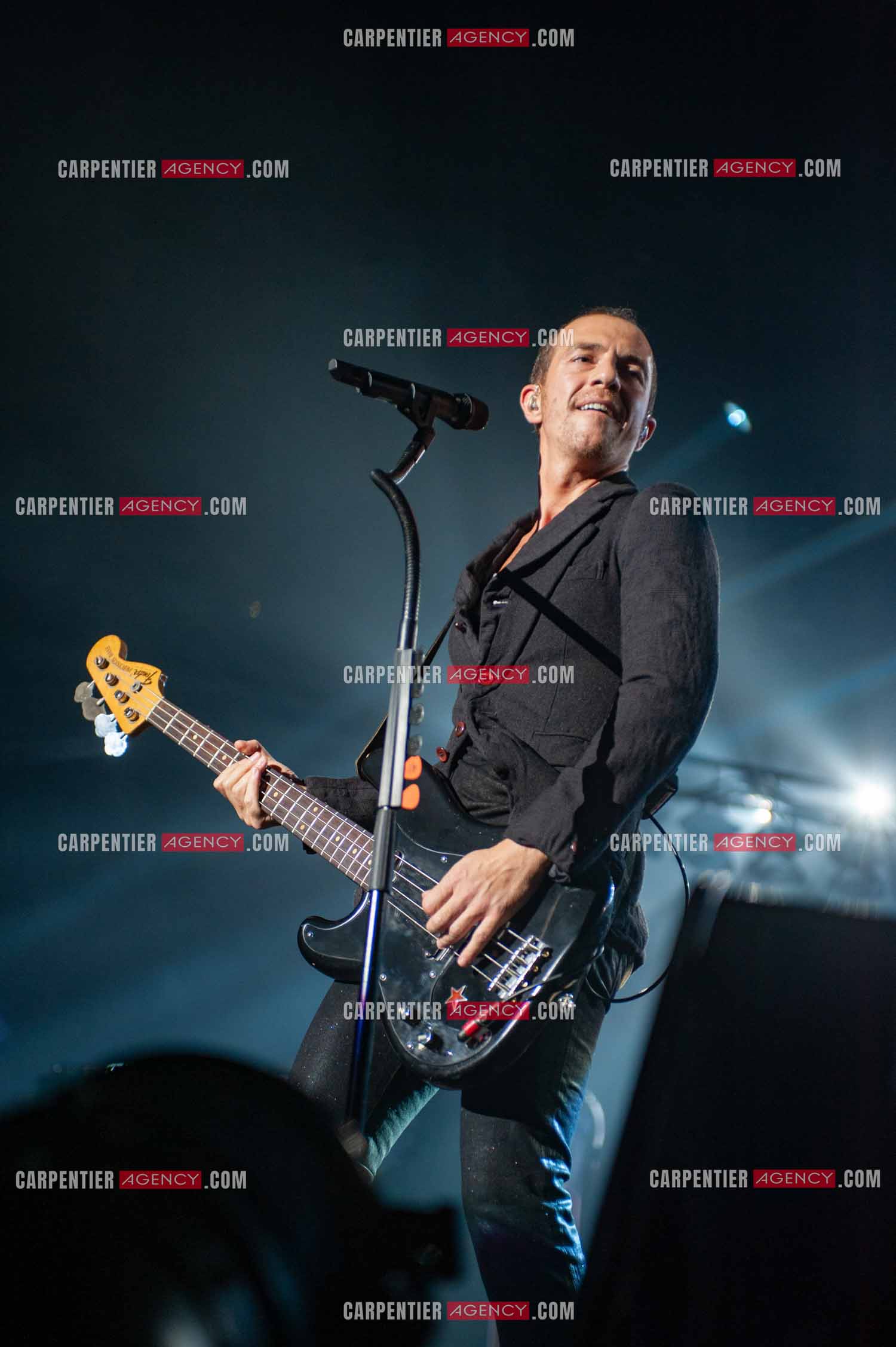 Le chanteur Calogero Maurici, dit Calogero en concert au Zénith de Paris le 20 Octobre 2009.