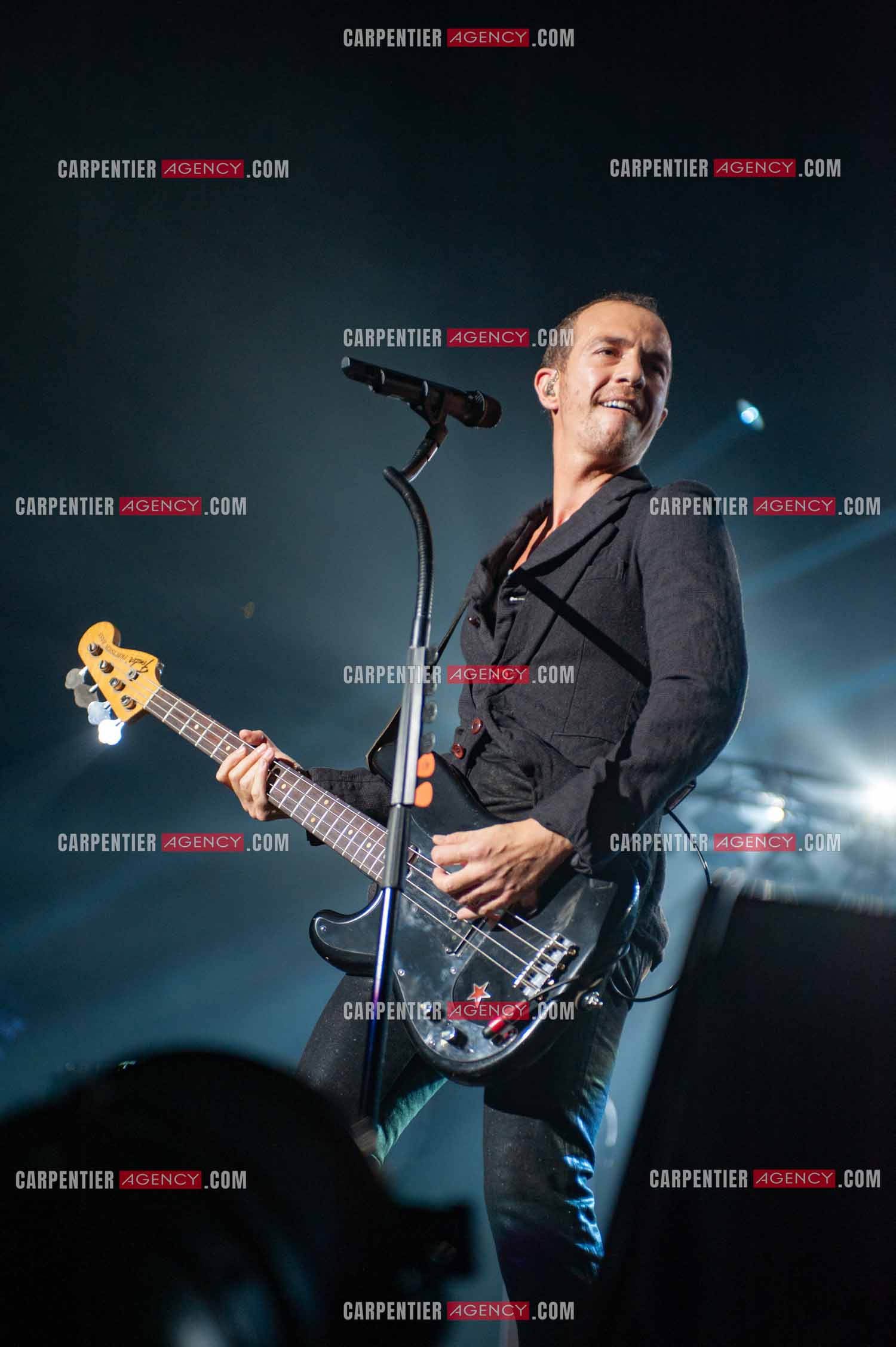 Le chanteur Calogero Maurici, dit Calogero en concert au Zénith de Paris le 20 Octobre 2009.
