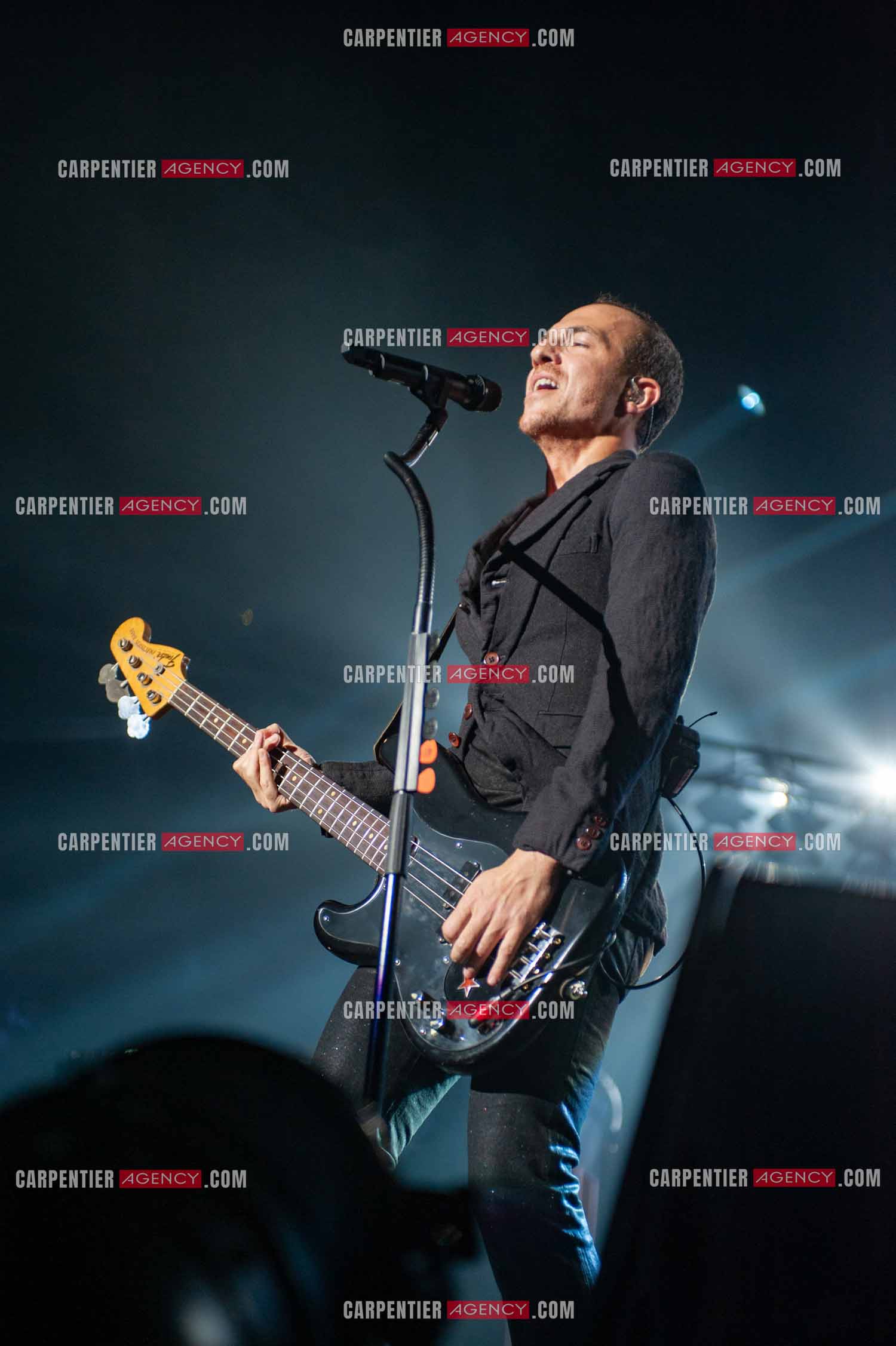 Le chanteur Calogero Maurici, dit Calogero en concert au Zénith de Paris le 20 Octobre 2009.