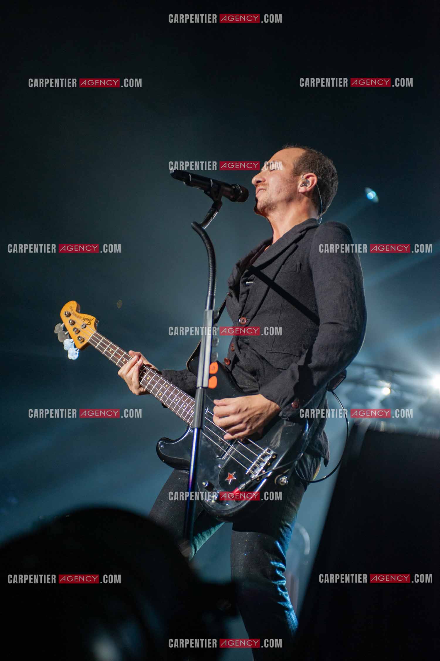 Le chanteur Calogero Maurici, dit Calogero en concert au Zénith de Paris le 20 Octobre 2009.