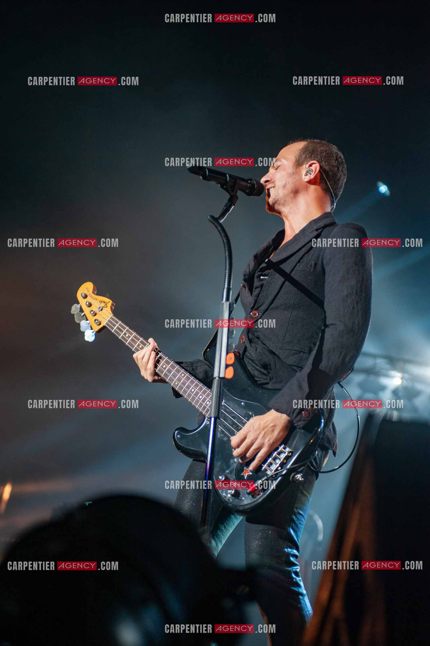 Le chanteur Calogero Maurici, dit Calogero en concert au Zénith de Paris le 20 Octobre 2009.