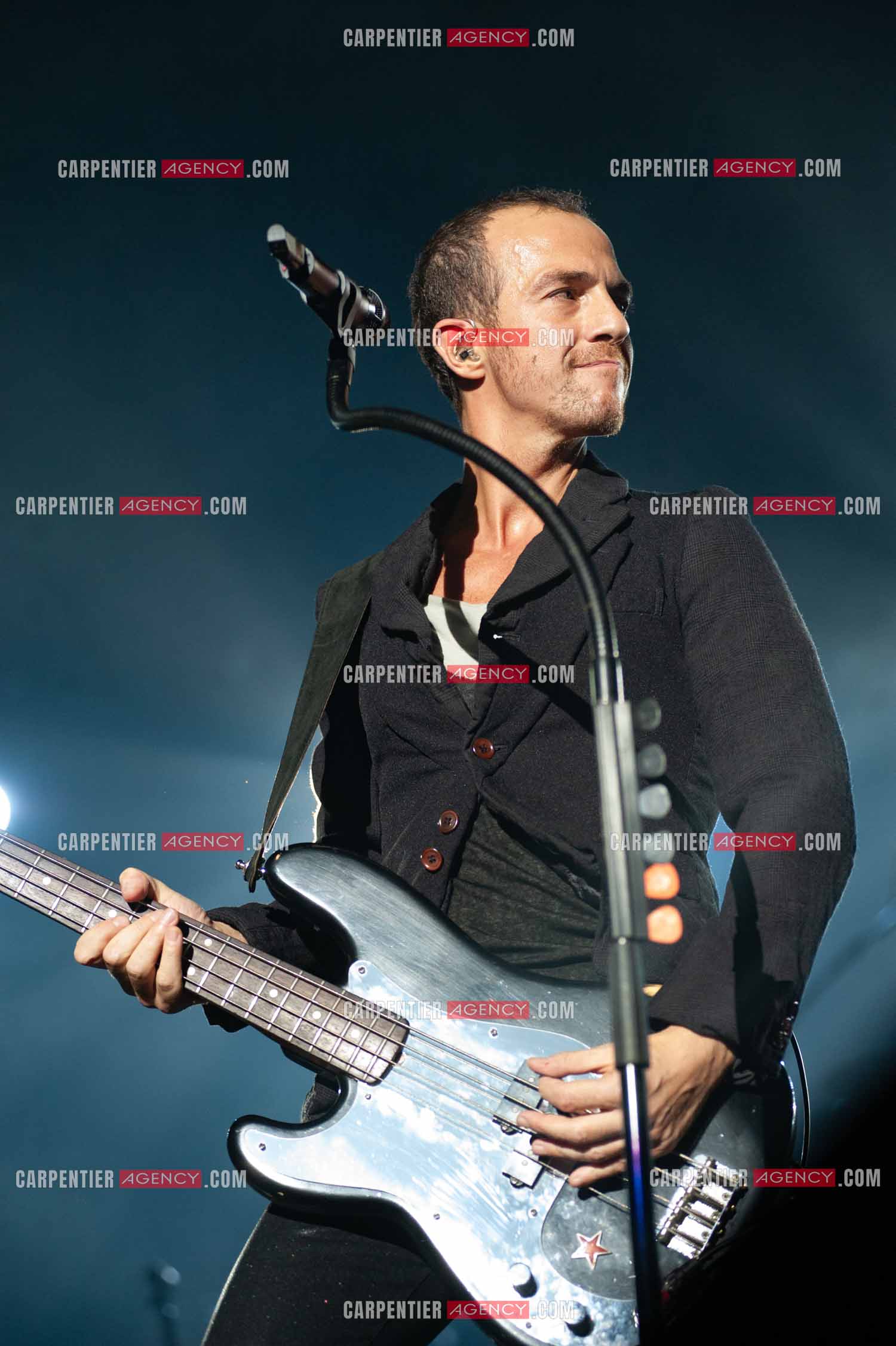 Le chanteur Calogero Maurici, dit Calogero en concert au Zénith de Paris le 20 Octobre 2009.