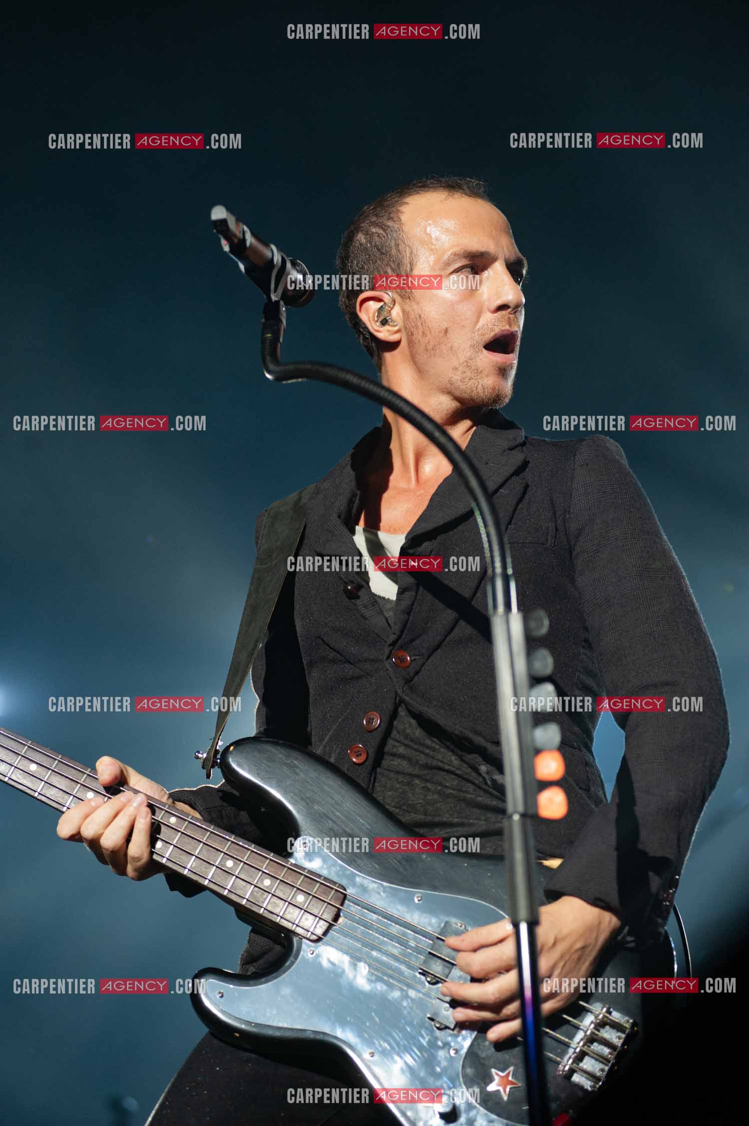 Le chanteur Calogero Maurici, dit Calogero en concert au Zénith de Paris le 20 Octobre 2009.