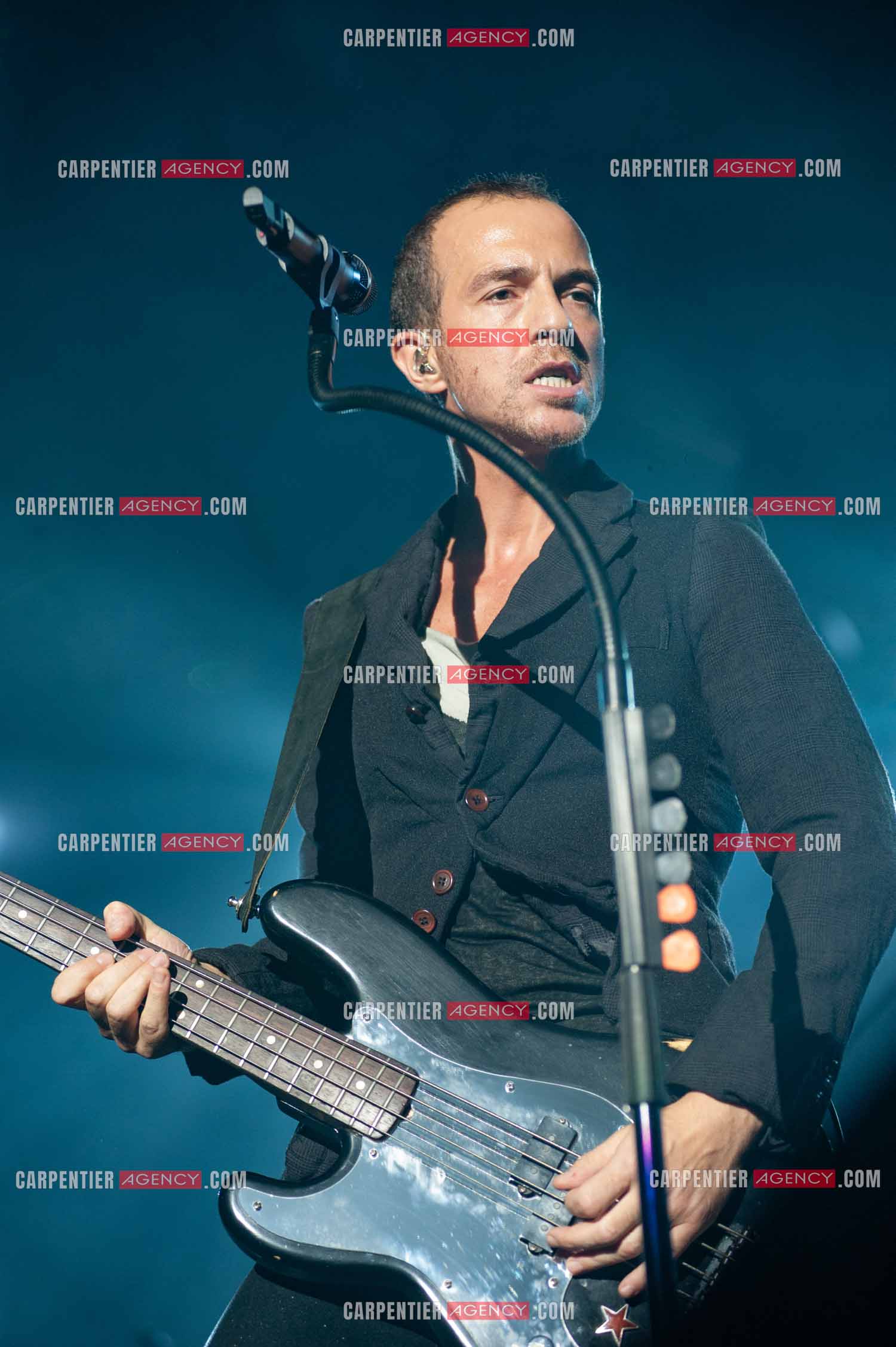 Le chanteur Calogero Maurici, dit Calogero en concert au Zénith de Paris le 20 Octobre 2009.