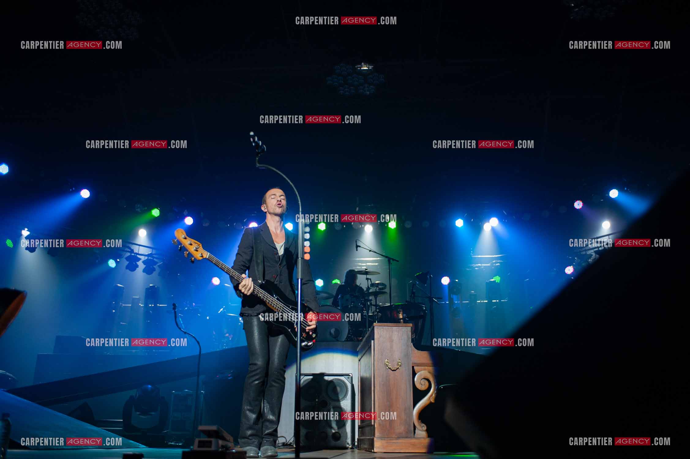 Le chanteur Calogero Maurici, dit Calogero en concert au Zénith de Paris le 20 Octobre 2009.