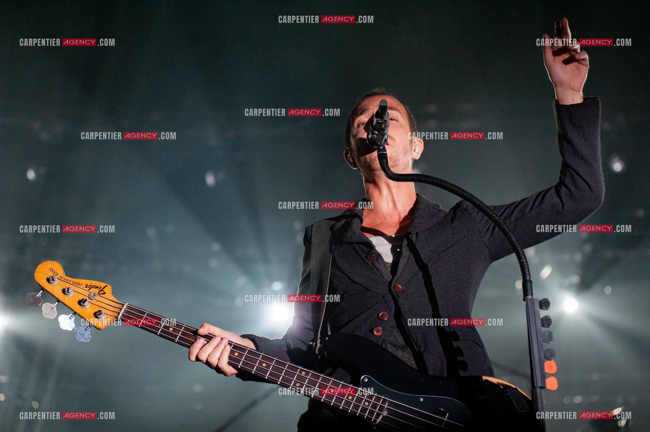 Le chanteur Calogero Maurici, dit Calogero en concert au Zénith de Paris le 20 Octobre 2009.