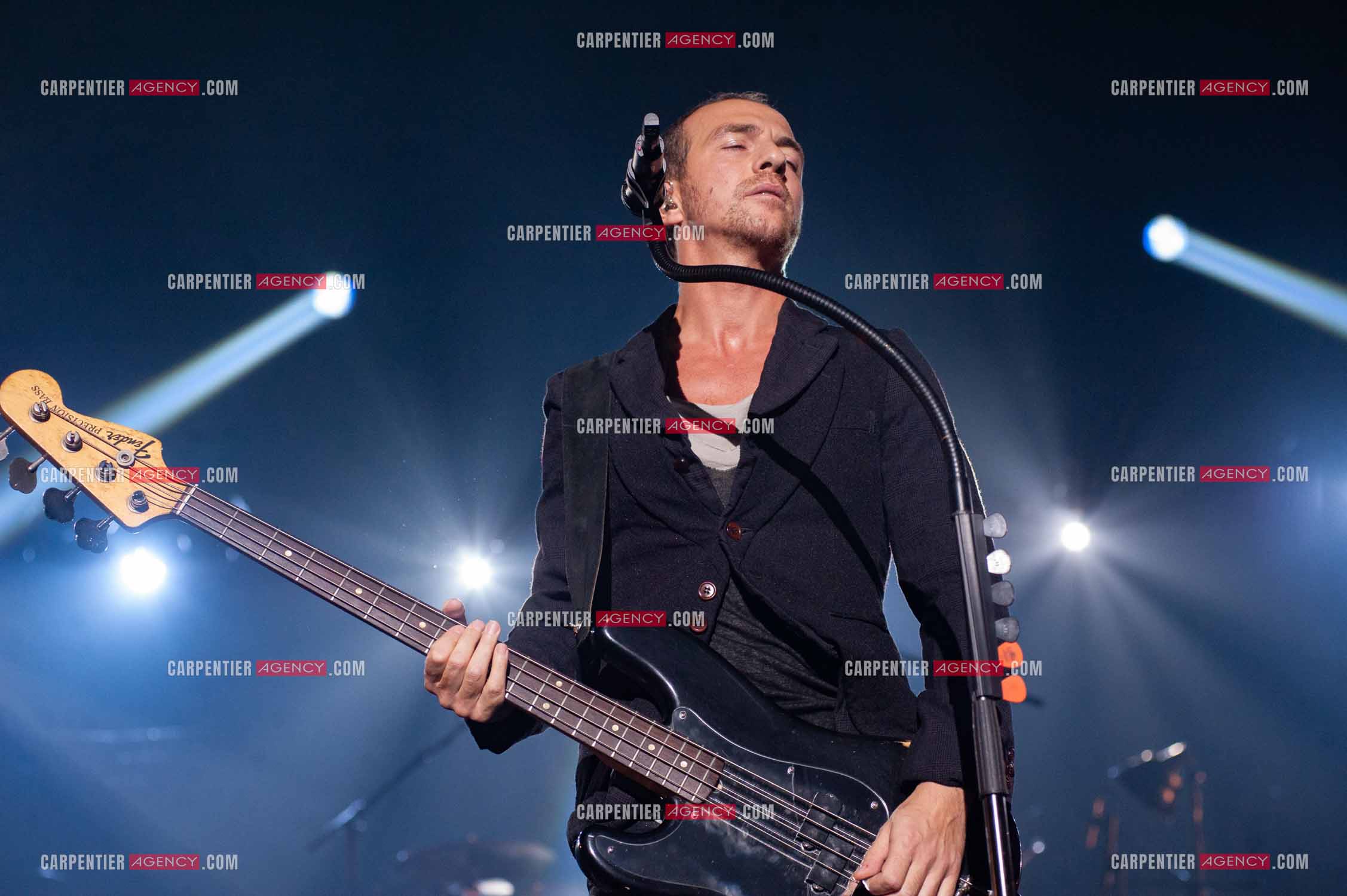 Le chanteur Calogero Maurici, dit Calogero en concert au Zénith de Paris le 20 Octobre 2009.