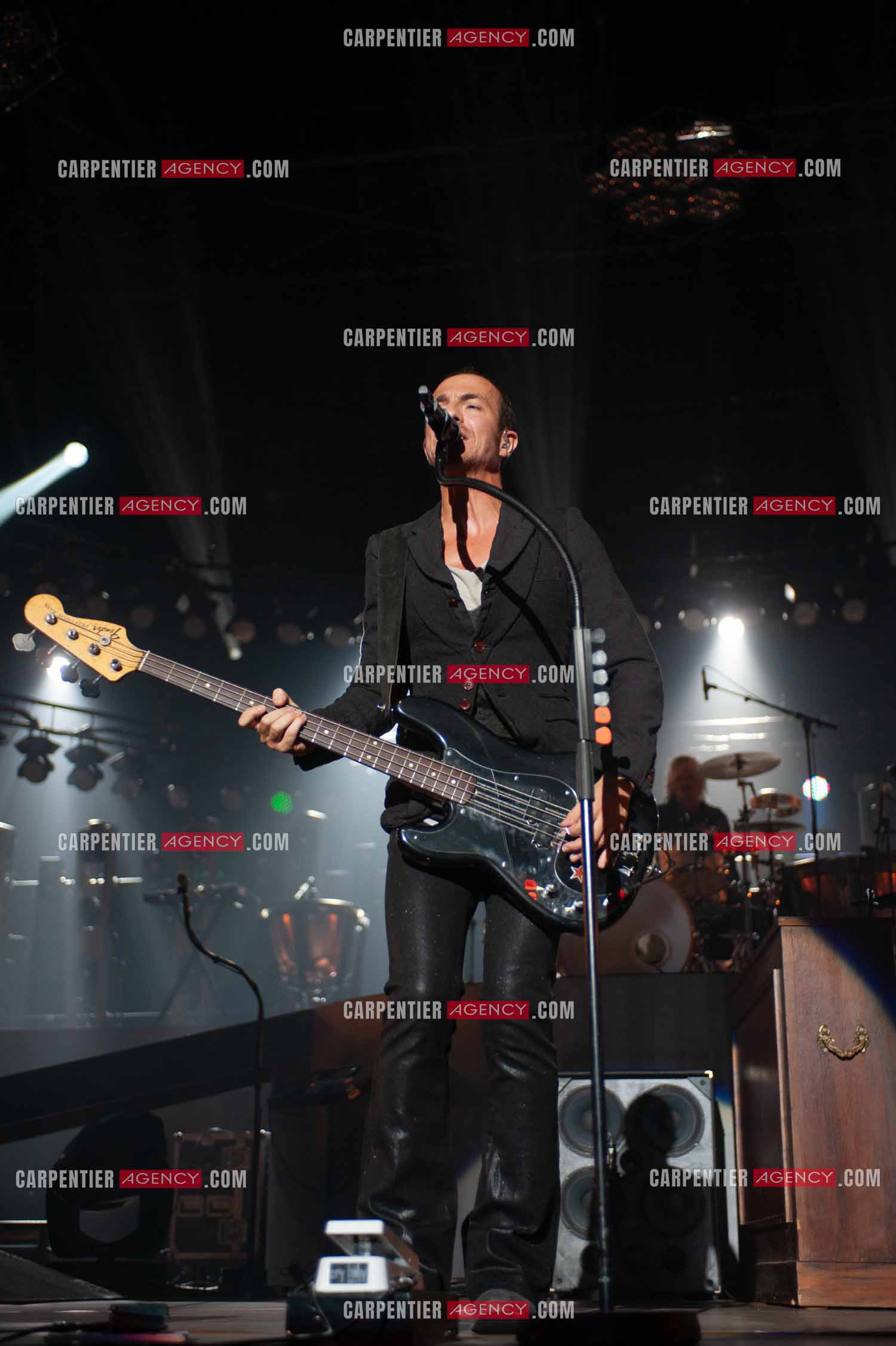 Le chanteur Calogero Maurici, dit Calogero en concert au Zénith de Paris le 20 Octobre 2009.