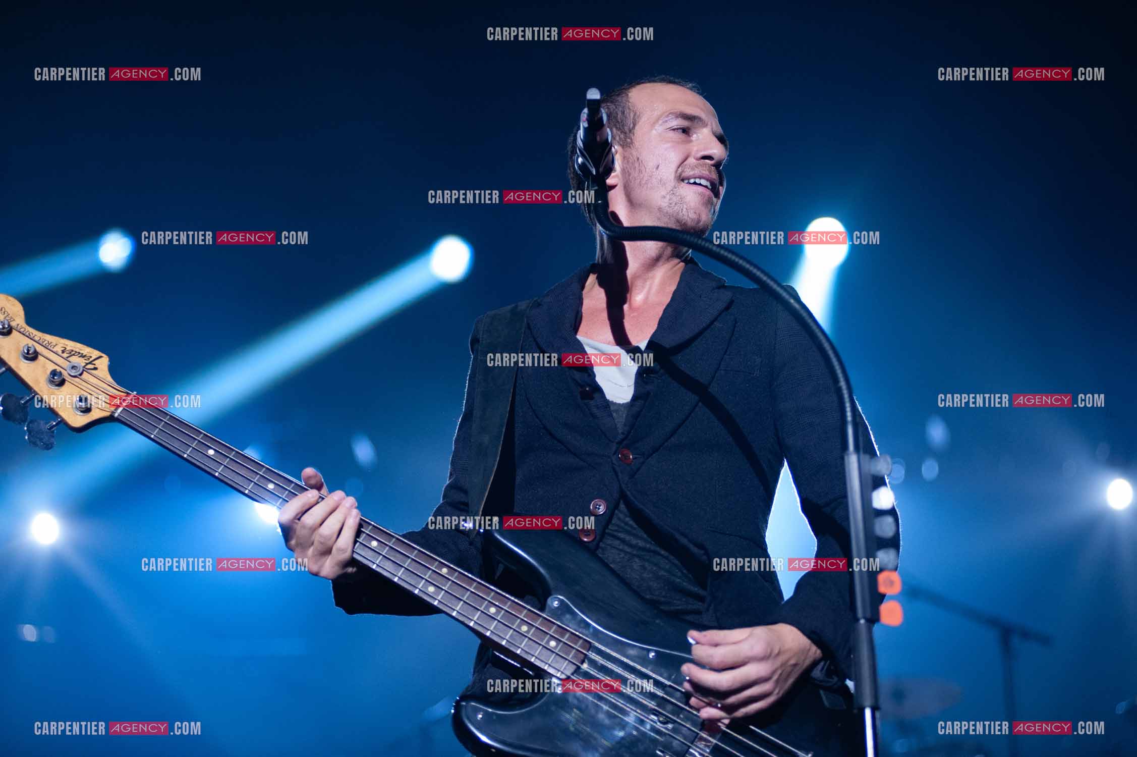 Le chanteur Calogero Maurici, dit Calogero en concert au Zénith de Paris le 20 Octobre 2009.