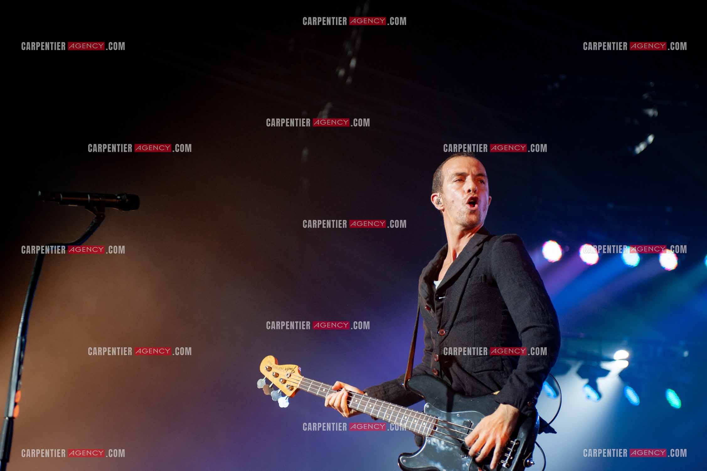 Le chanteur Calogero Maurici, dit Calogero en concert au Zénith de Paris le 20 Octobre 2009.