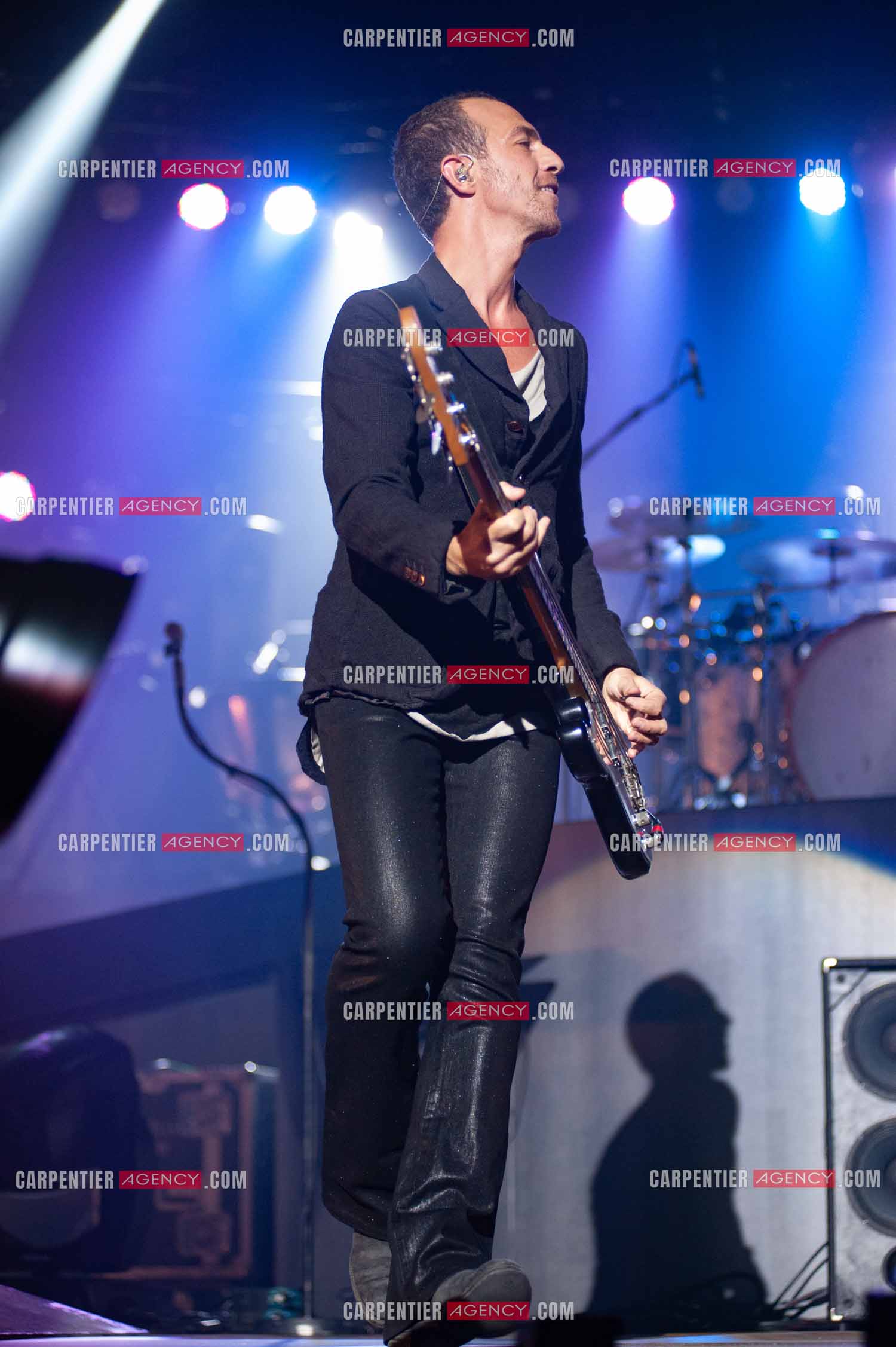 Le chanteur Calogero Maurici, dit Calogero en concert au Zénith de Paris le 20 Octobre 2009.