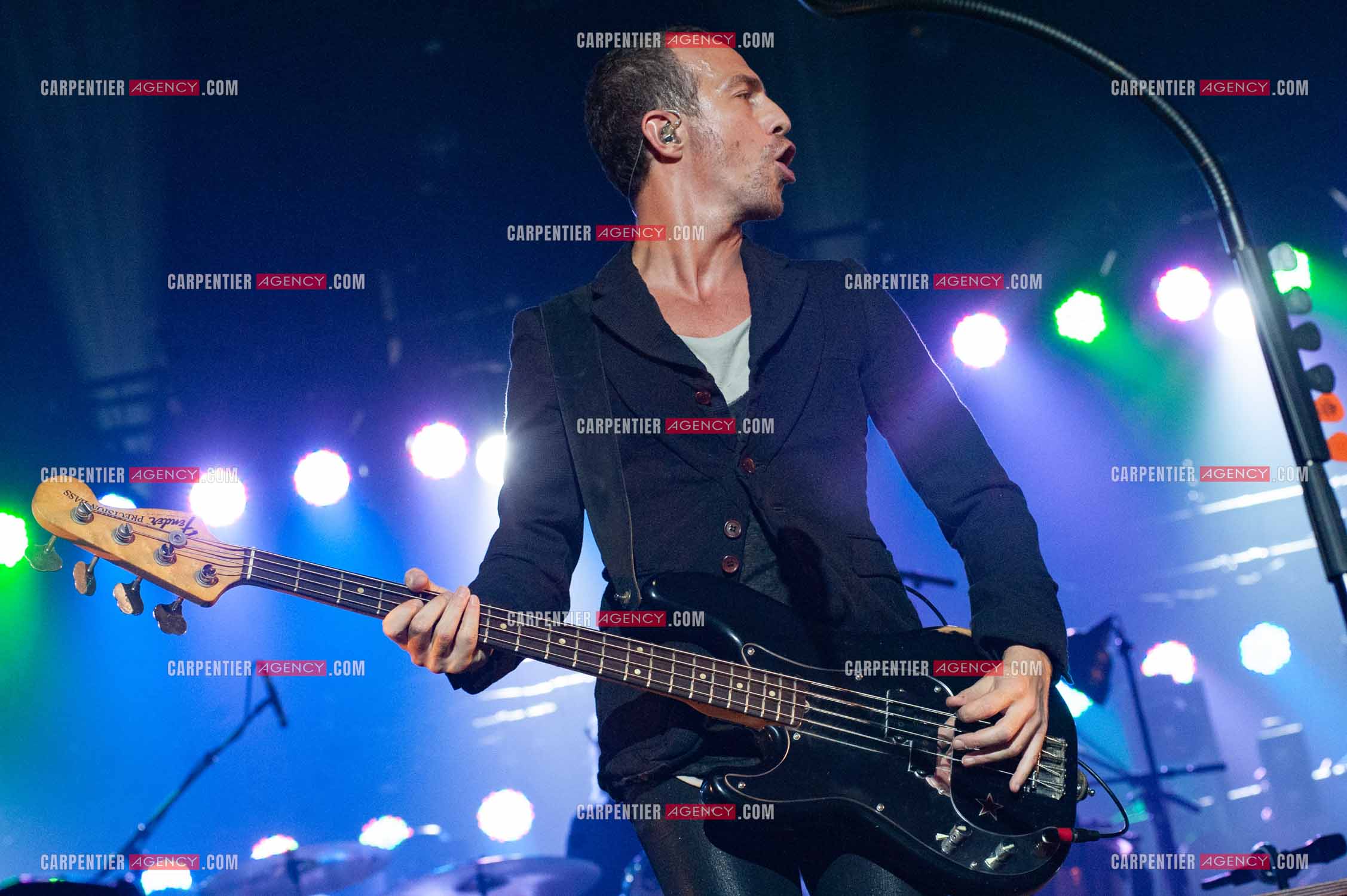 Le chanteur Calogero Maurici, dit Calogero en concert au Zénith de Paris le 20 Octobre 2009.