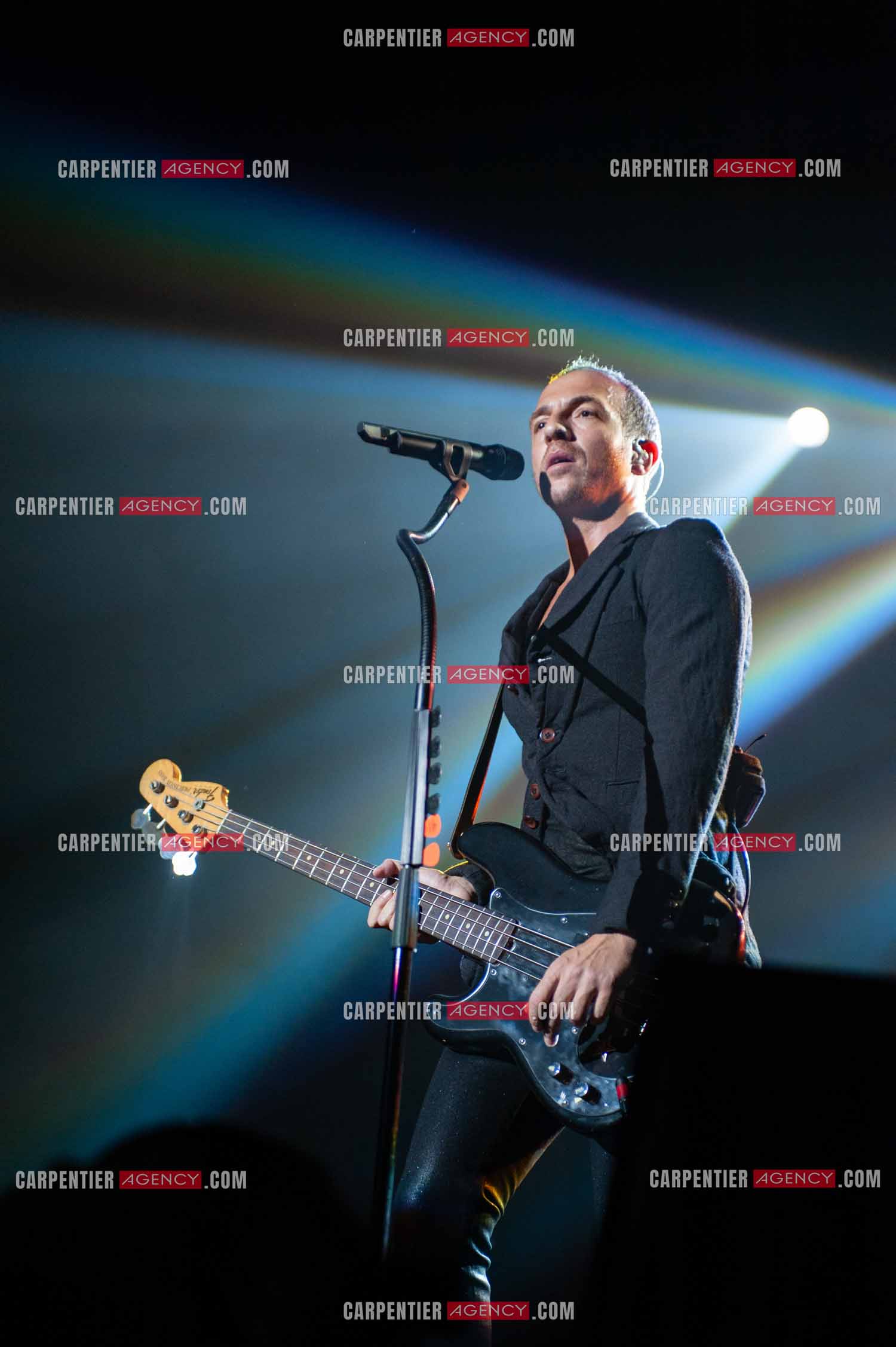 Le chanteur Calogero Maurici, dit Calogero en concert au Zénith de Paris le 20 Octobre 2009.
