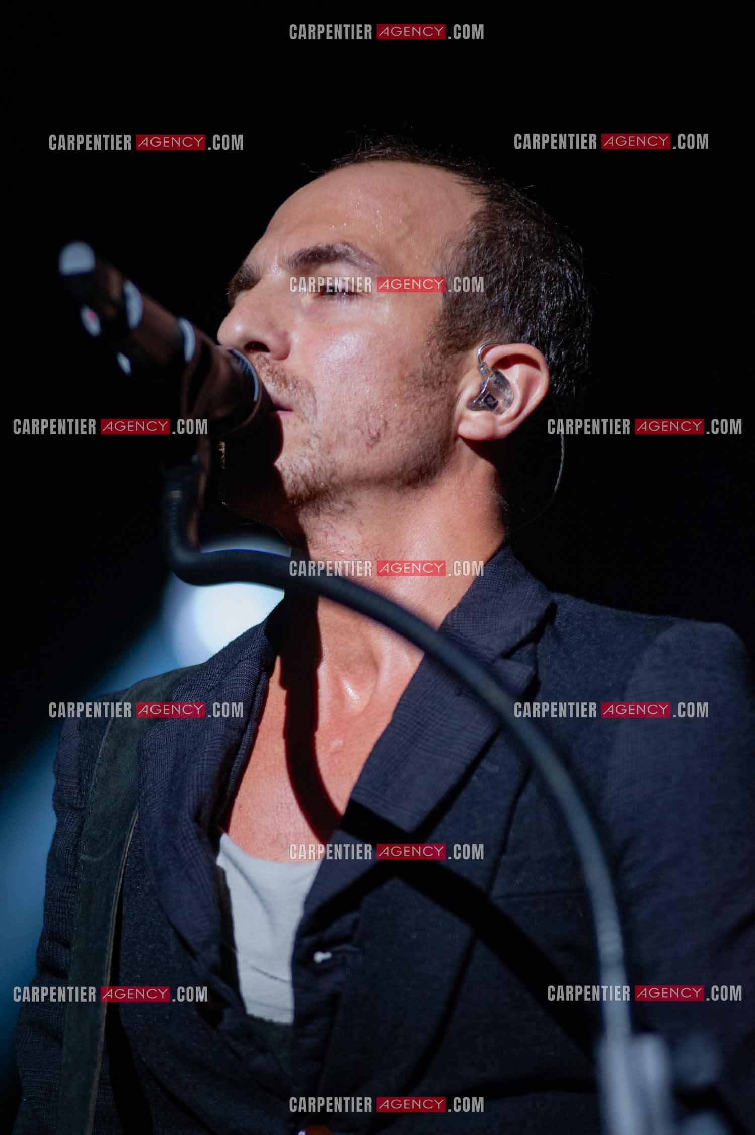 Le chanteur Calogero Maurici, dit Calogero en concert au Zénith de Paris le 20 Octobre 2009.