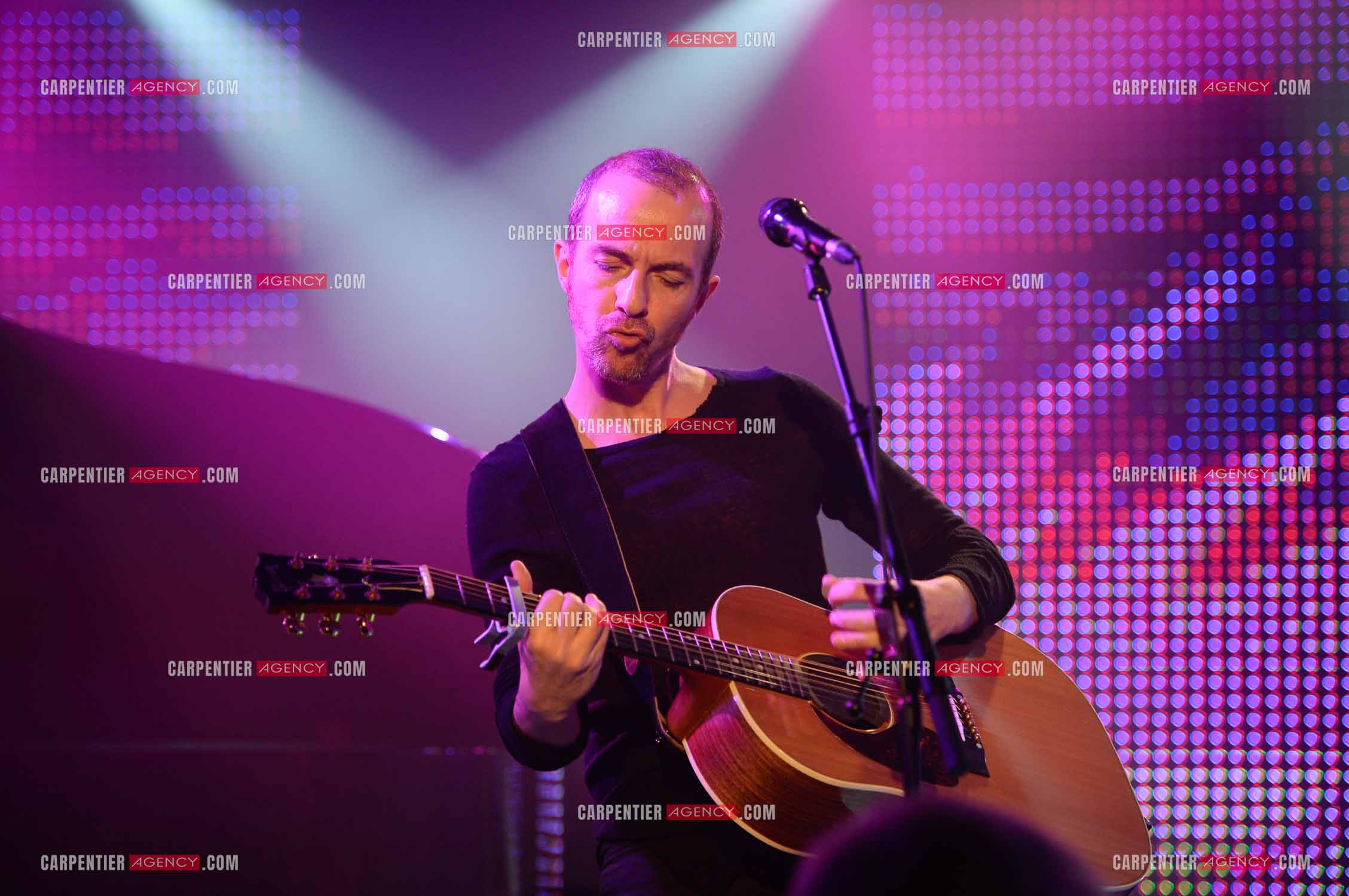 Le chanteur Calogero Maurici, dit Calogero lors d'un concert privé au club K a Reims. ( Exclusif )