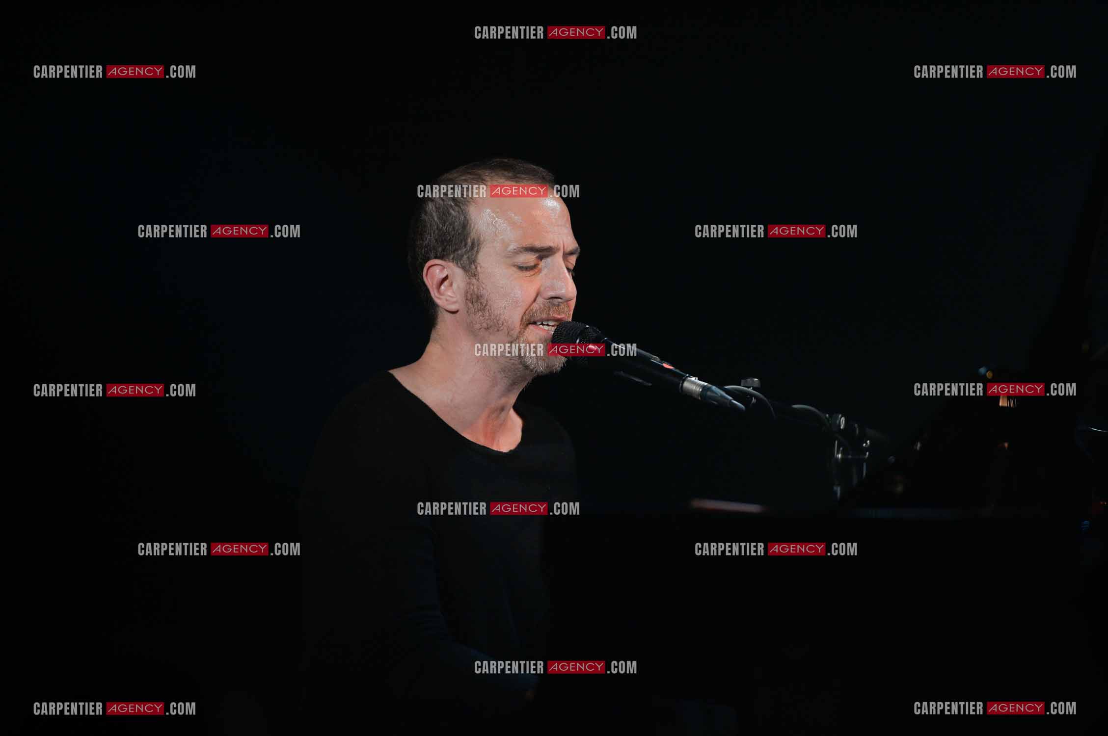 Le chanteur Calogero Maurici, dit Calogero lors d'un concert privé au club K a Reims. ( Exclusif )