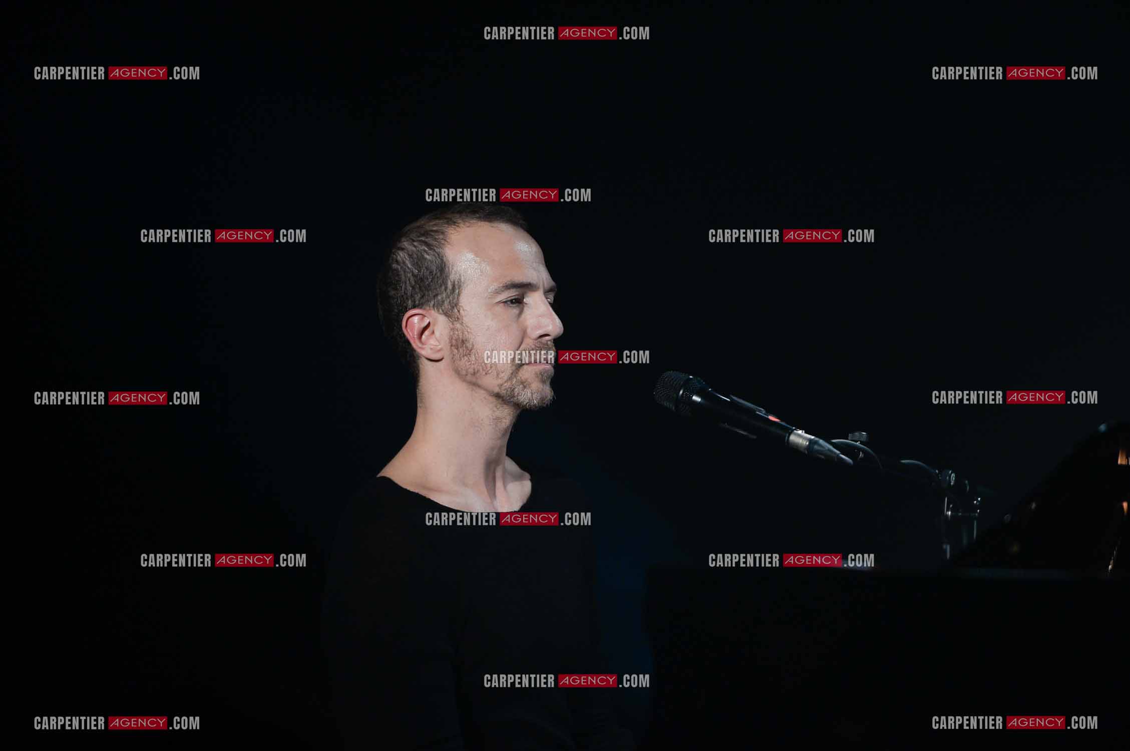 Le chanteur Calogero Maurici, dit Calogero lors d'un concert privé au club K a Reims. ( Exclusif )