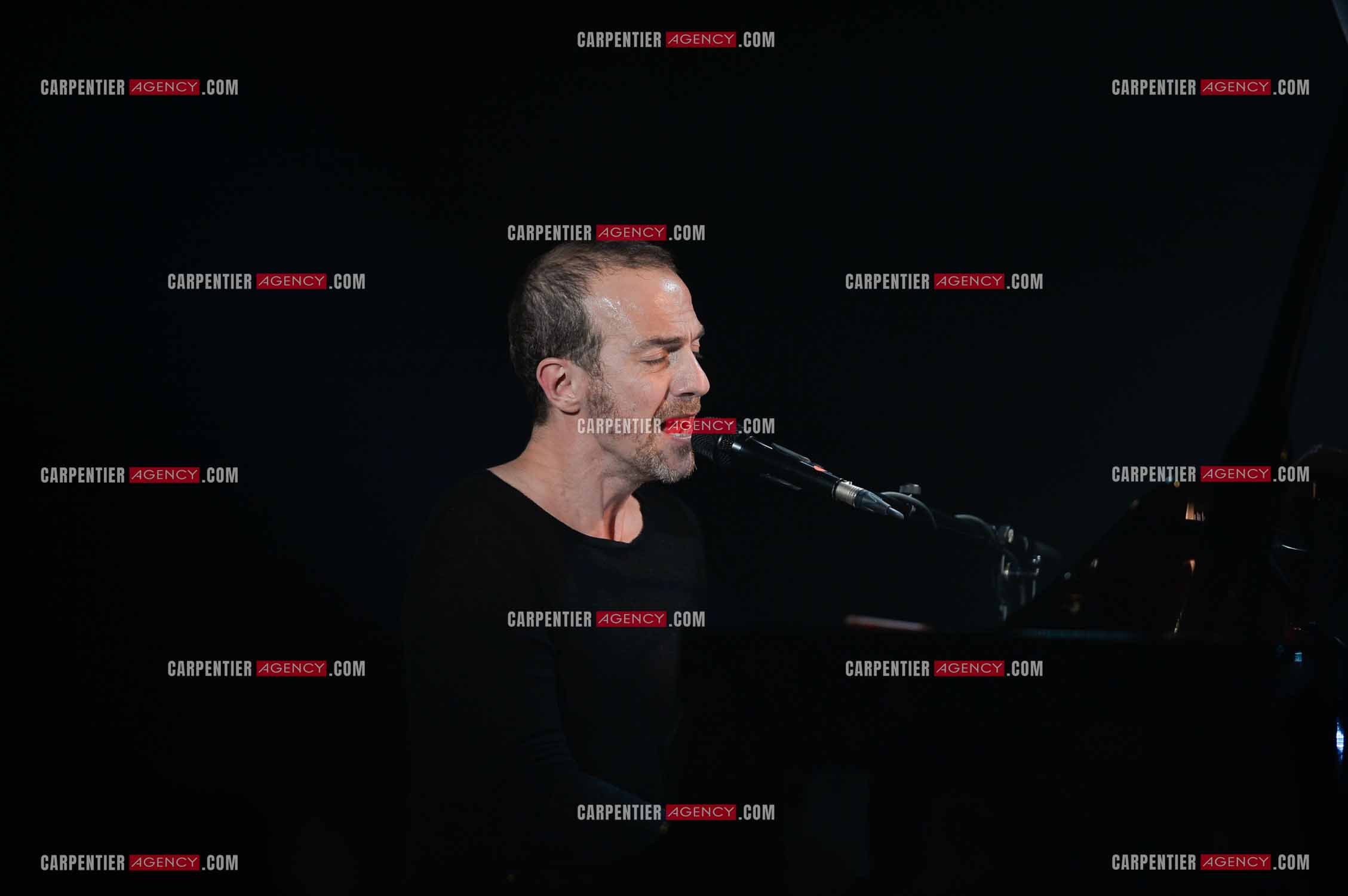Le chanteur Calogero Maurici, dit Calogero lors d'un concert privé au club K a Reims. ( Exclusif )