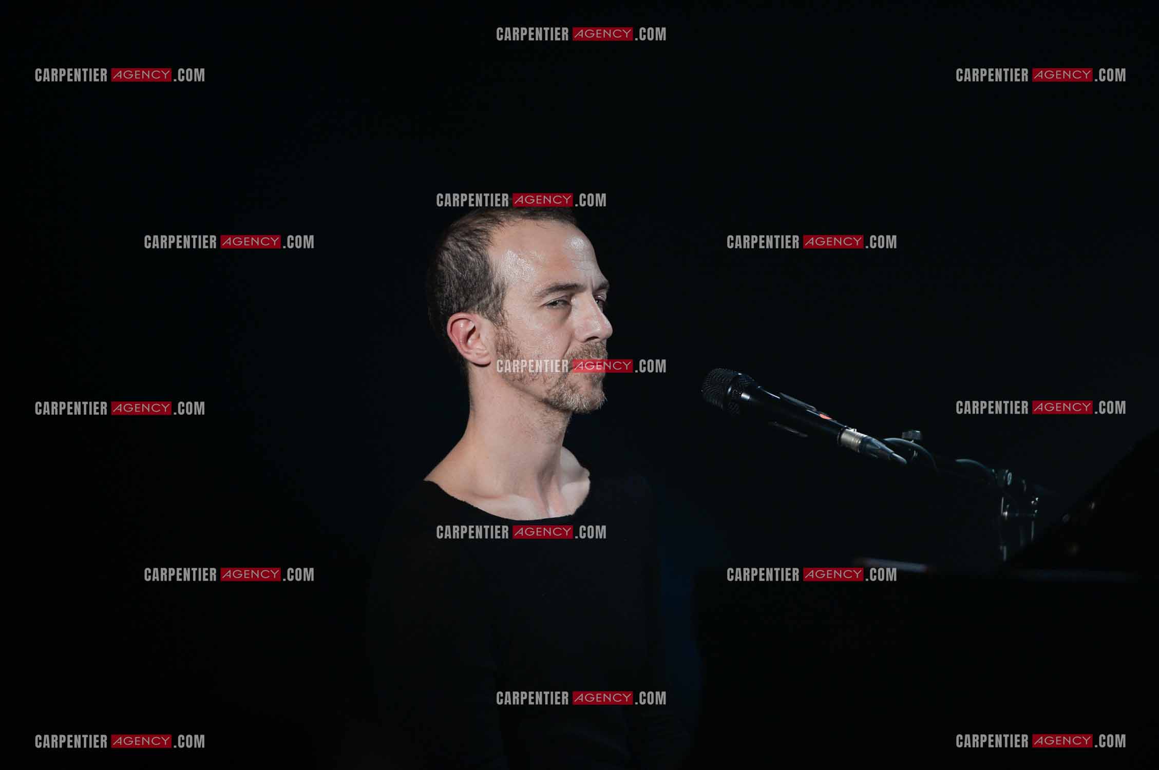Le chanteur Calogero Maurici, dit Calogero lors d'un concert privé au club K a Reims. ( Exclusif )