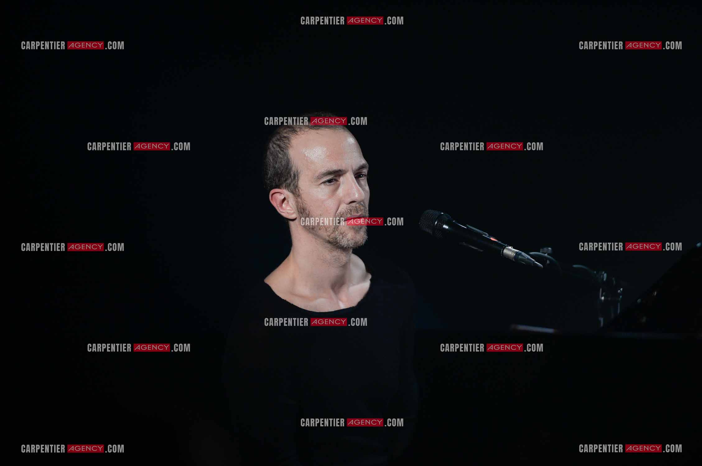 Le chanteur Calogero Maurici, dit Calogero lors d'un concert privé au club K a Reims. ( Exclusif )
