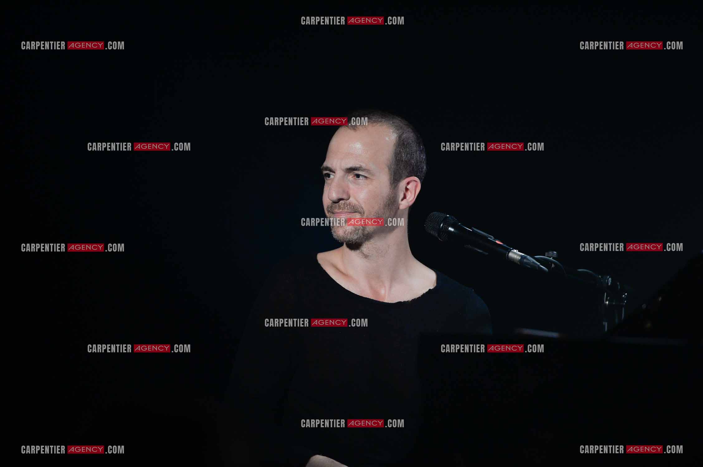 Le chanteur Calogero Maurici, dit Calogero lors d'un concert privé au club K a Reims. ( Exclusif )