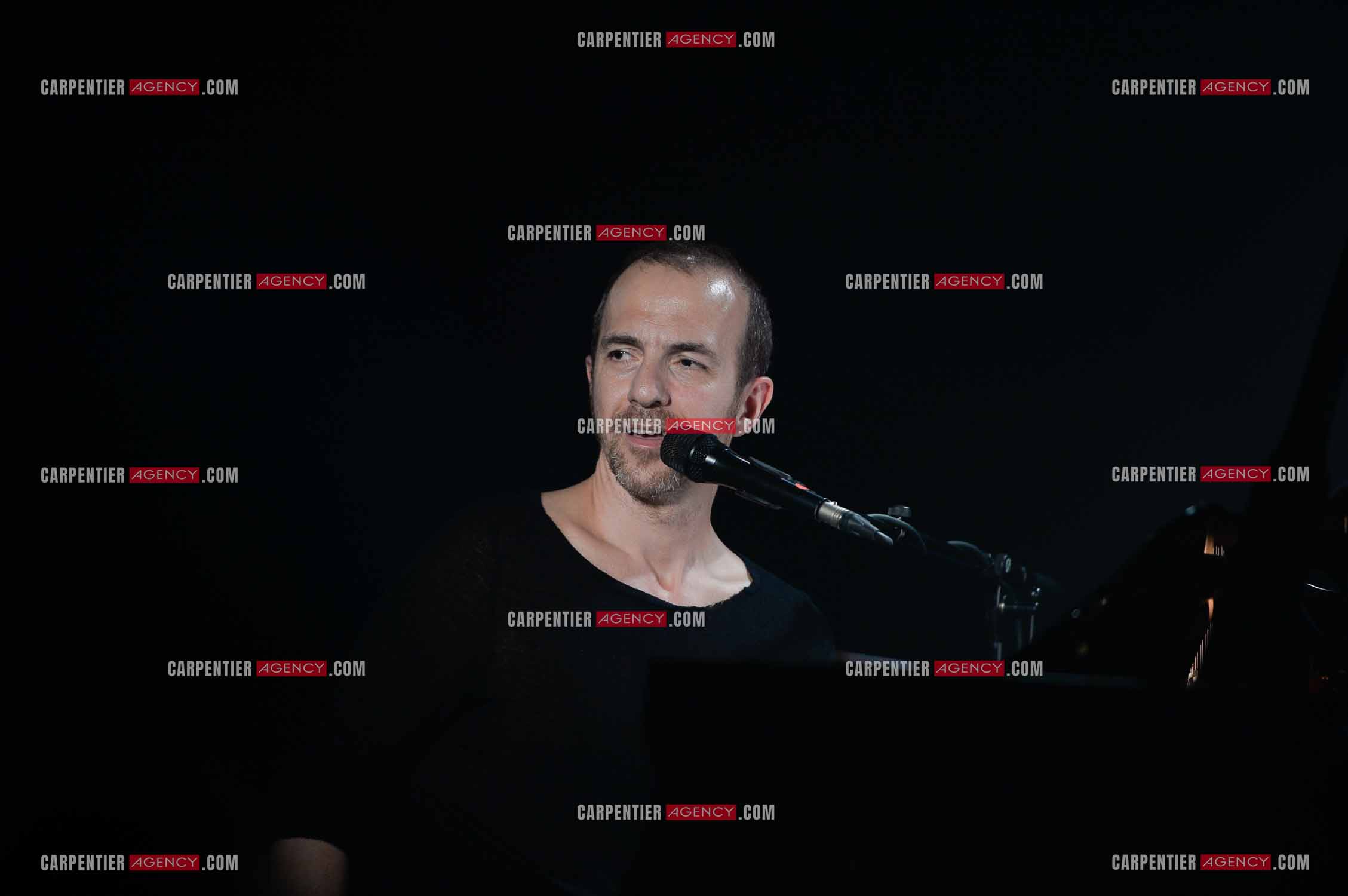 Le chanteur Calogero Maurici, dit Calogero lors d'un concert privé au club K a Reims. ( Exclusif )