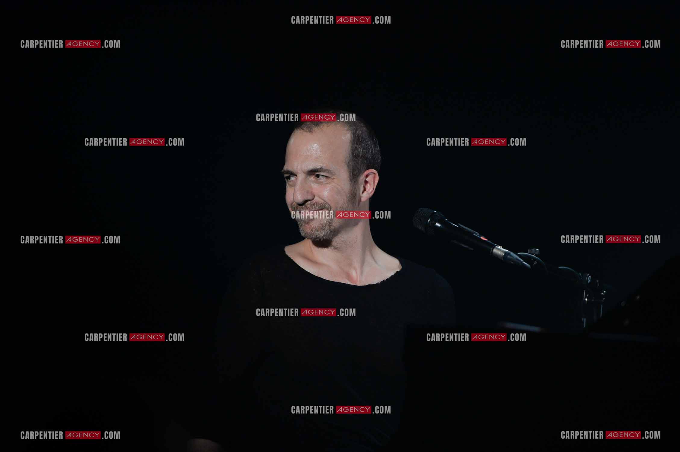 Le chanteur Calogero Maurici, dit Calogero lors d'un concert privé au club K a Reims. ( Exclusif )