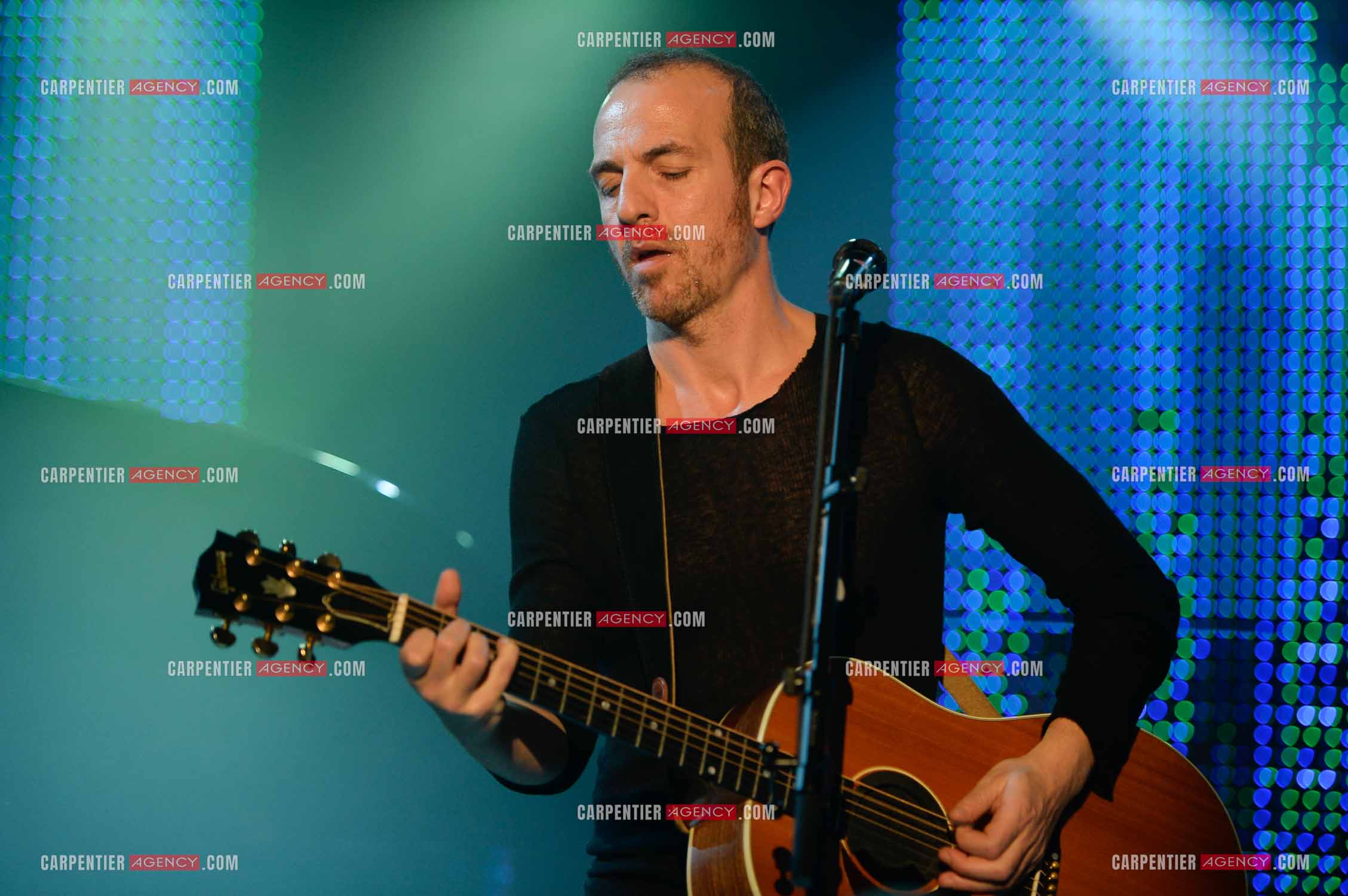 Le chanteur Calogero Maurici, dit Calogero lors d'un concert privé au club K a Reims. ( Exclusif )