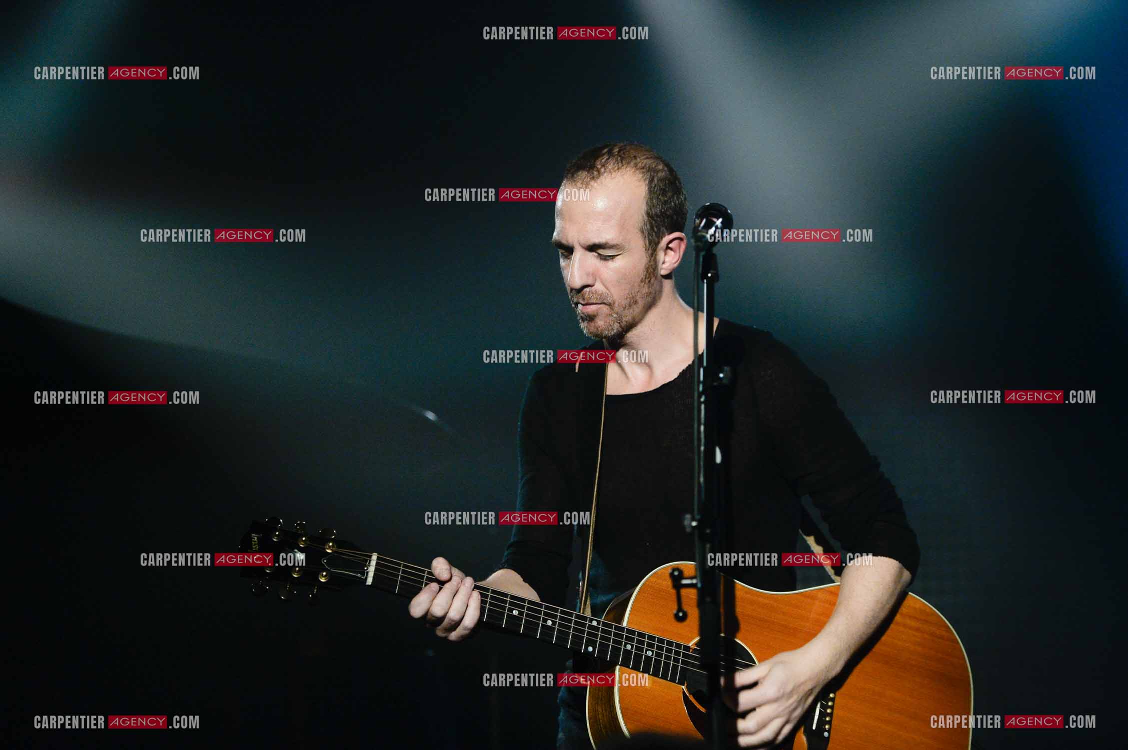 Le chanteur Calogero Maurici, dit Calogero lors d'un concert privé au club K a Reims. ( Exclusif )