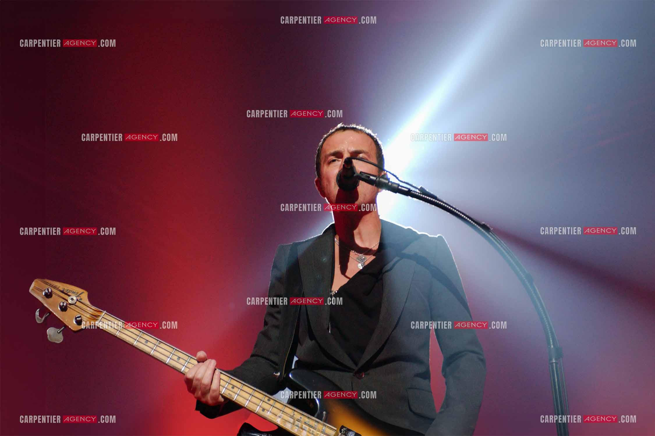 Le chanteur Calogero Maurici, dit Calogero en concert au Zénith de Paris le 08 avril 2005.