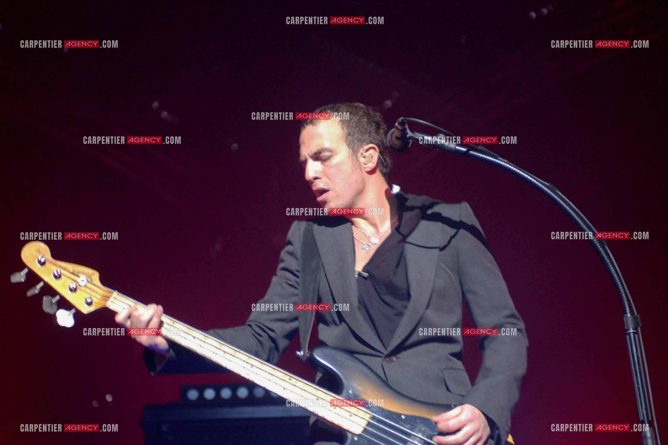 Le chanteur Calogero Maurici, dit Calogero en concert au Zénith de Paris le 08 avril 2005.