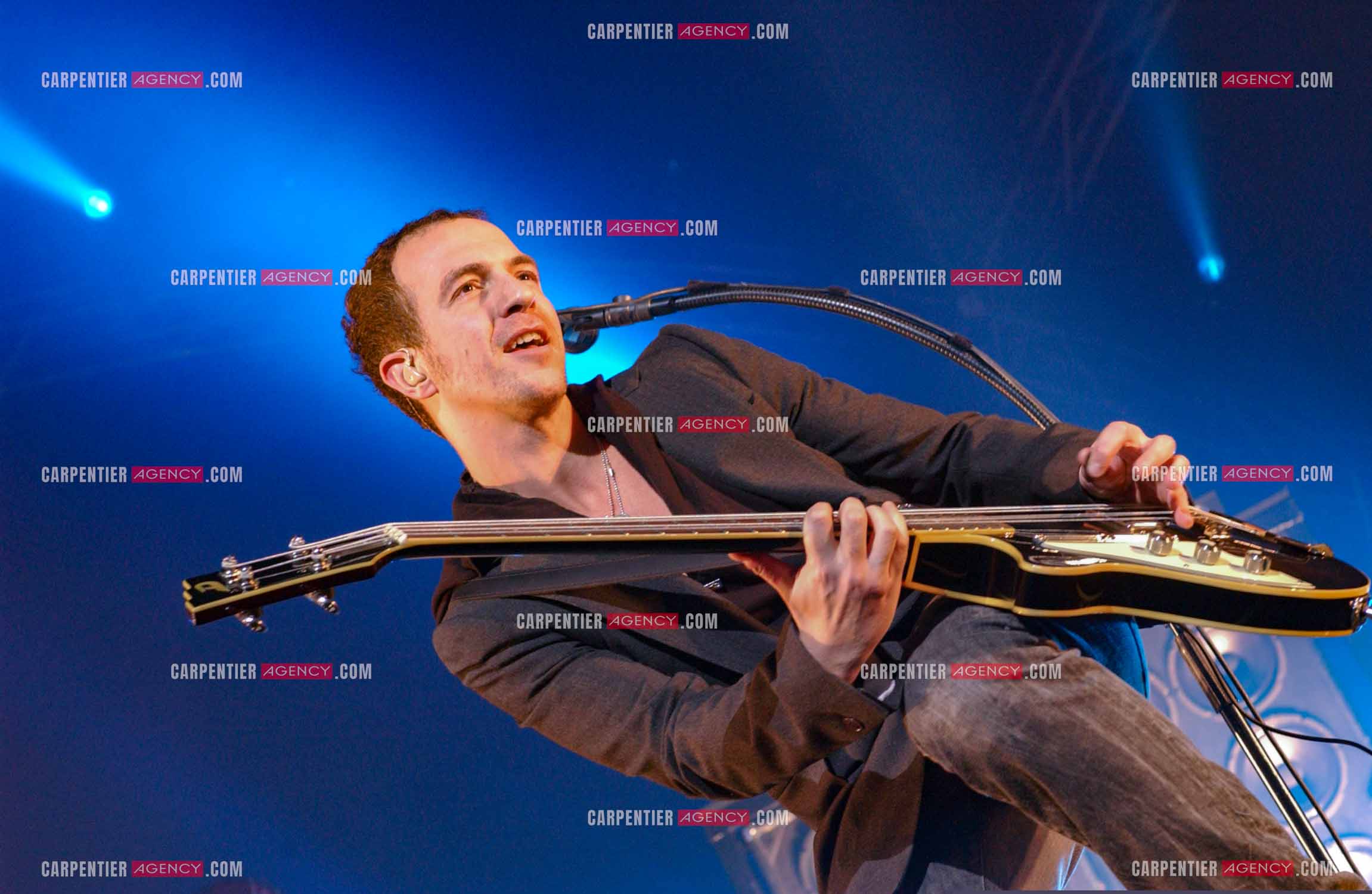 Le chanteur Calogero Maurici, dit Calogero en concert au Zénith de Paris le 08 avril 2005.