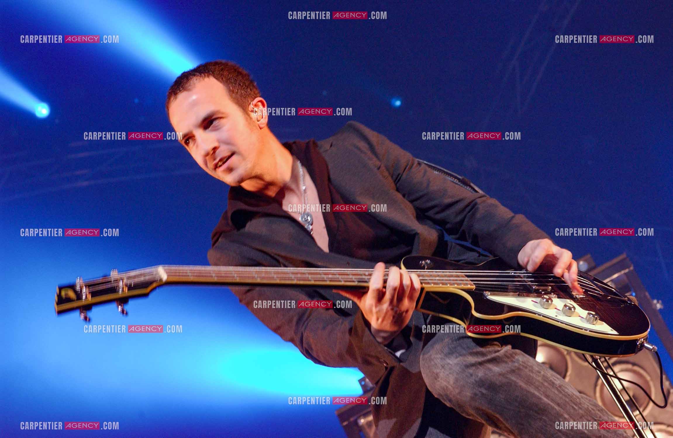 Le chanteur Calogero Maurici, dit Calogero en concert au Zénith de Paris le 08 avril 2005.