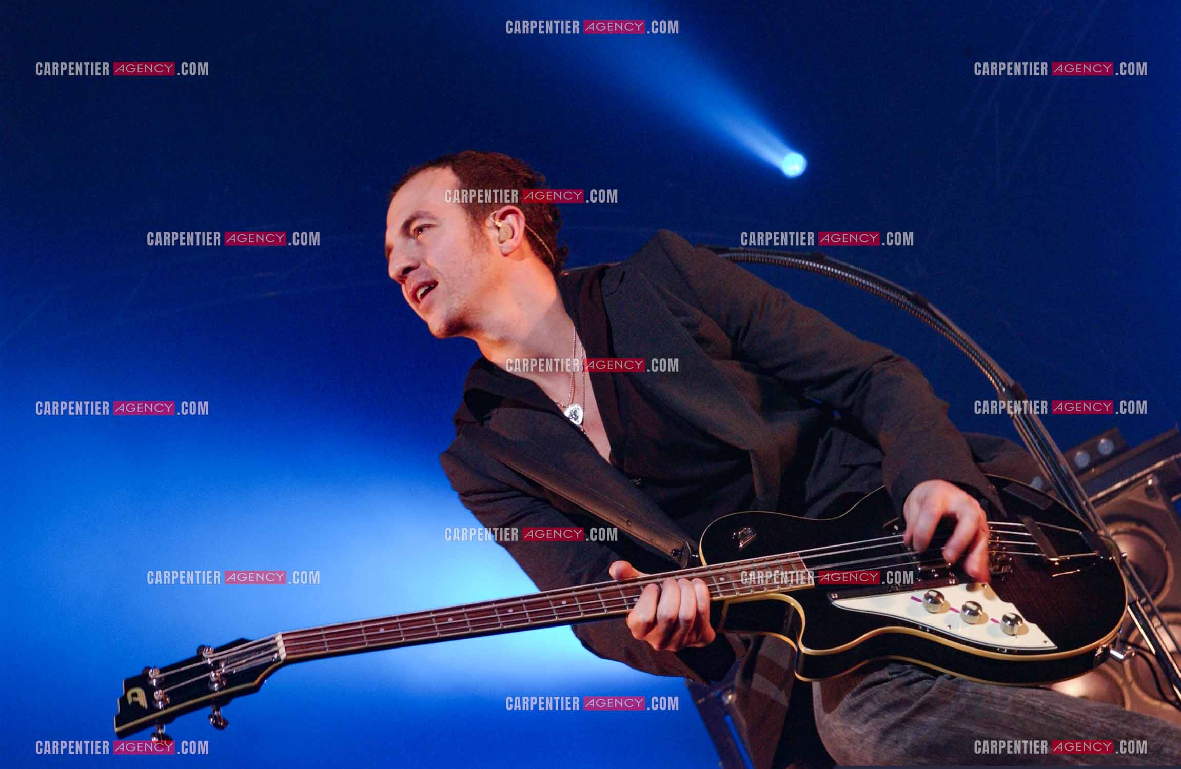 Le chanteur Calogero Maurici, dit Calogero en concert au Zénith de Paris le 08 avril 2005.