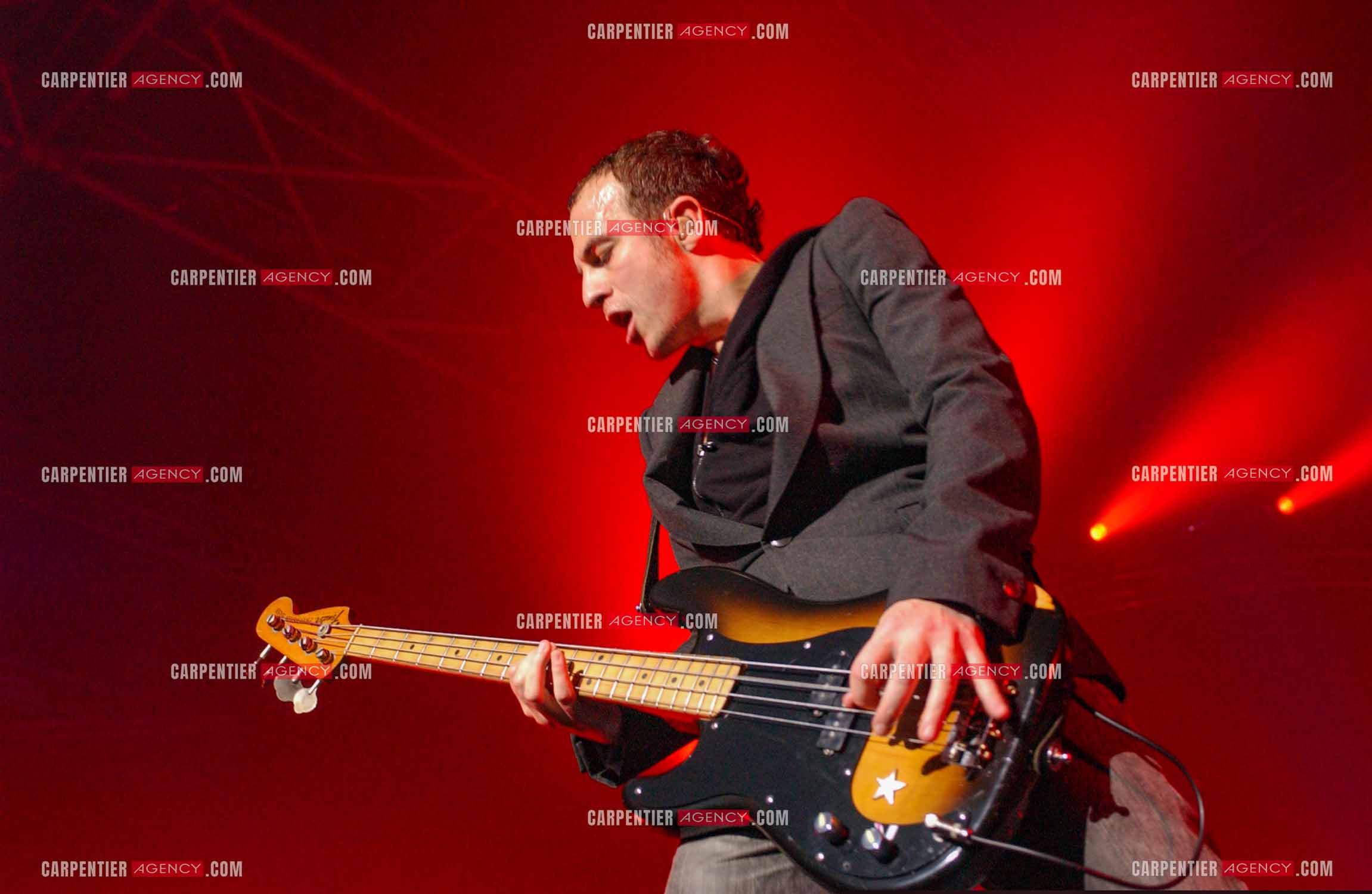 Le chanteur Calogero Maurici, dit Calogero en concert au Zénith de Paris le 08 avril 2005.