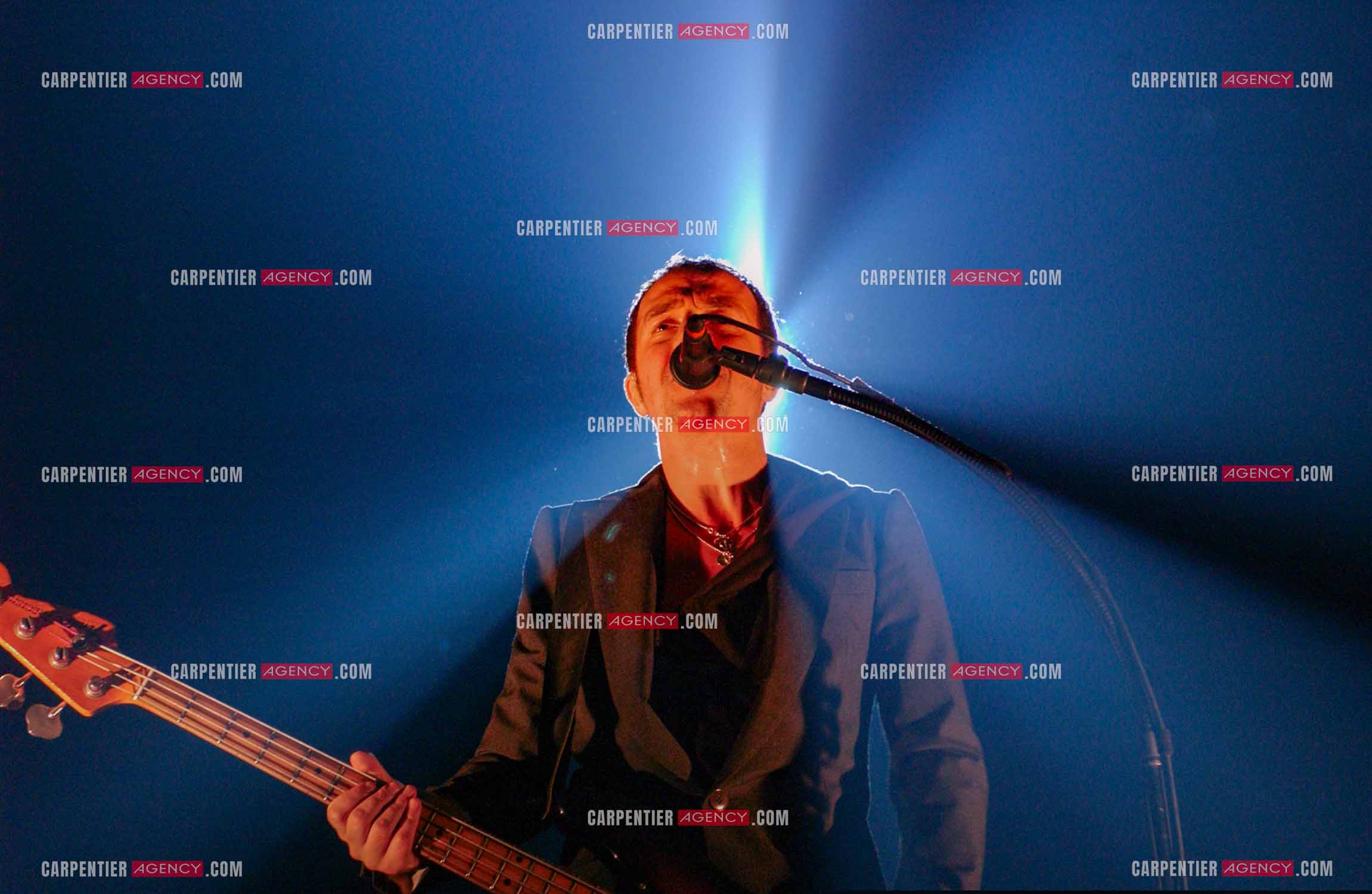 Le chanteur Calogero Maurici, dit Calogero en concert au Zénith de Paris le 08 avril 2005.
