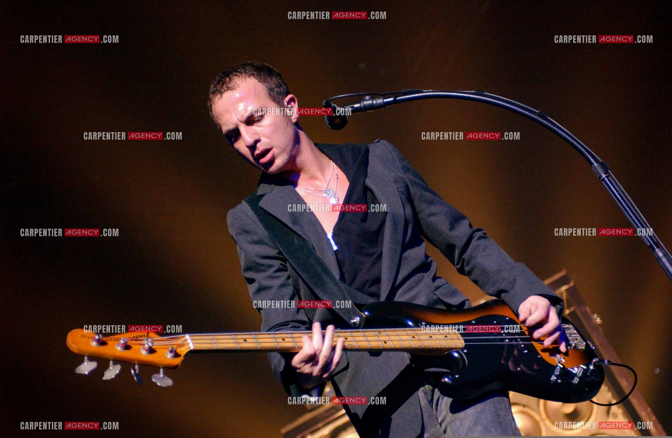 Le chanteur Calogero Maurici, dit Calogero en concert au Zénith de Paris le 08 avril 2005.