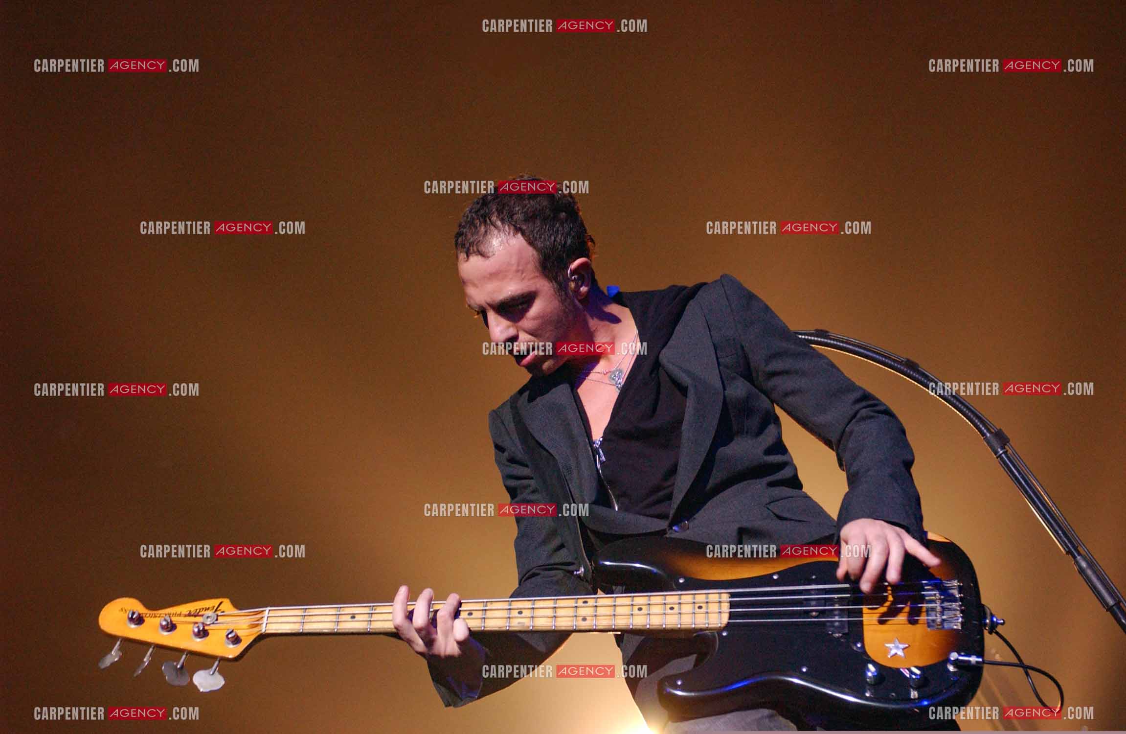 Le chanteur Calogero Maurici, dit Calogero en concert au Zénith de Paris le 08 avril 2005.