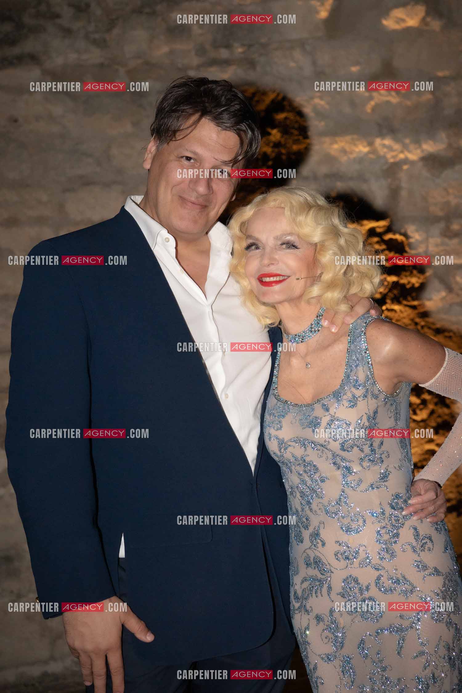 L'actrice Cyrielle Clair dans le rôle de Marlène Dietrich lors du festival Pierre Cardin à Lacoste en 2024. Cyrielle Clair aux côtés de Rodrigo Basilicati-Cardin. ( Exclusif )