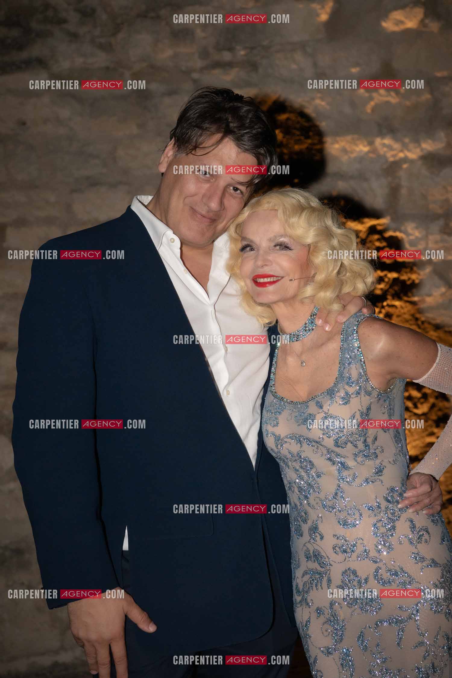 L'actrice Cyrielle Clair dans le rôle de Marlène Dietrich lors du festival Pierre Cardin à Lacoste en 2024. Cyrielle Clair aux côtés de Rodrigo Basilicati-Cardin. ( Exclusif )
