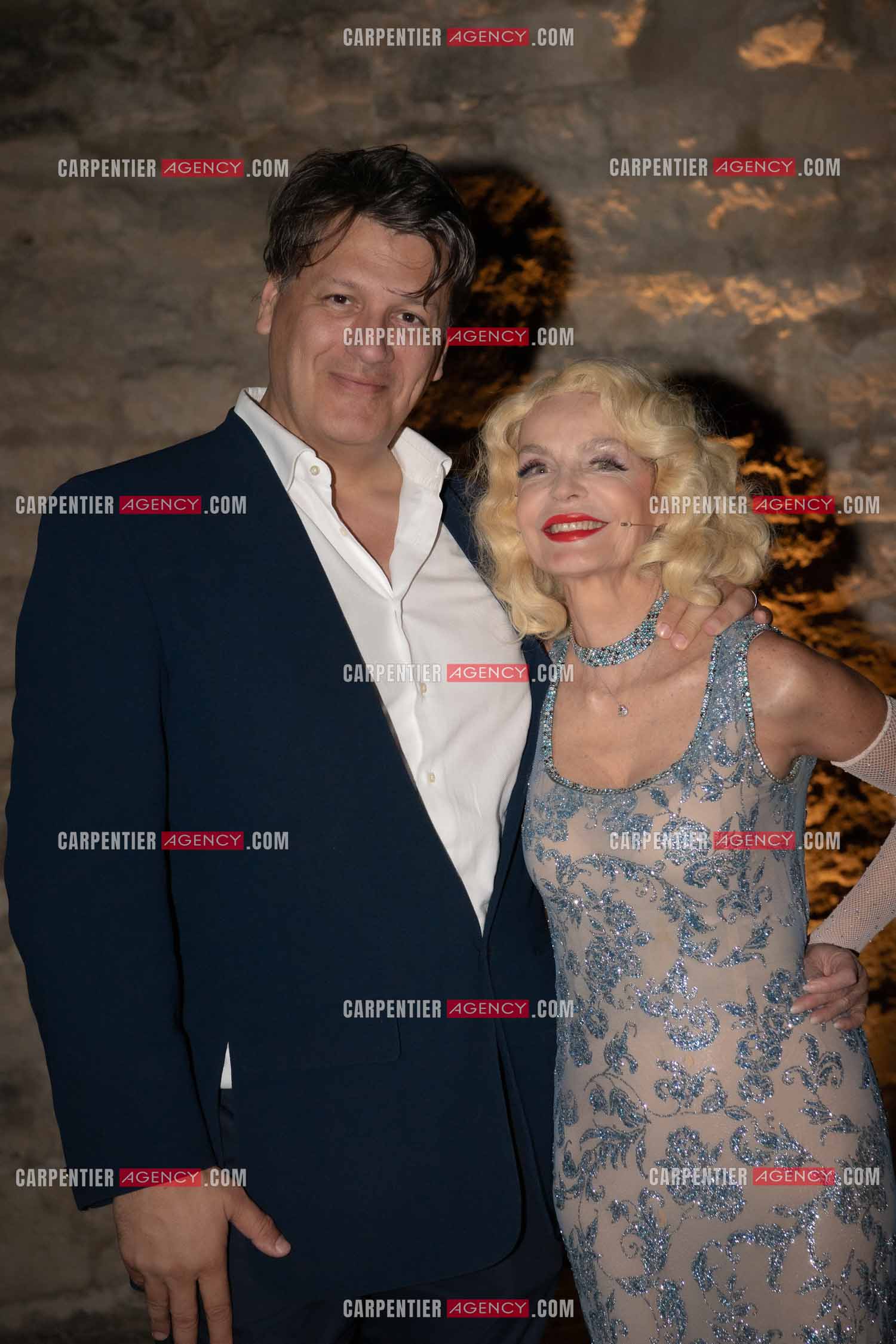 L'actrice Cyrielle Clair dans le rôle de Marlène Dietrich lors du festival Pierre Cardin à Lacoste en 2024. Cyrielle Clair aux côtés de Rodrigo Basilicati-Cardin. ( Exclusif )