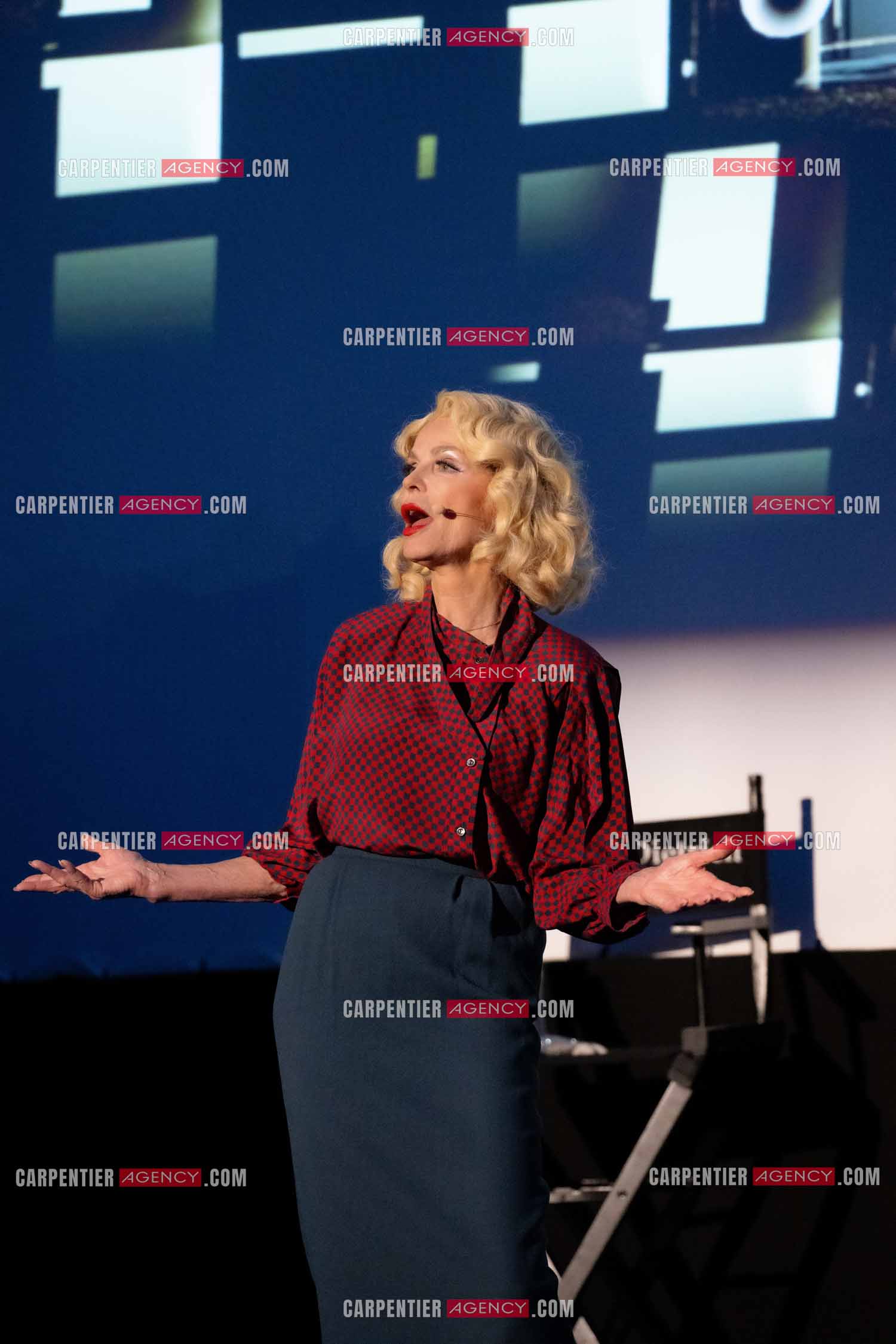 L'actrice Cyrielle Clair dans le rôle de “Marlène Dietrich conféssions intimes“ lors du festival Pierre Cardin à Lacoste en 2024.  ( Exclusif )