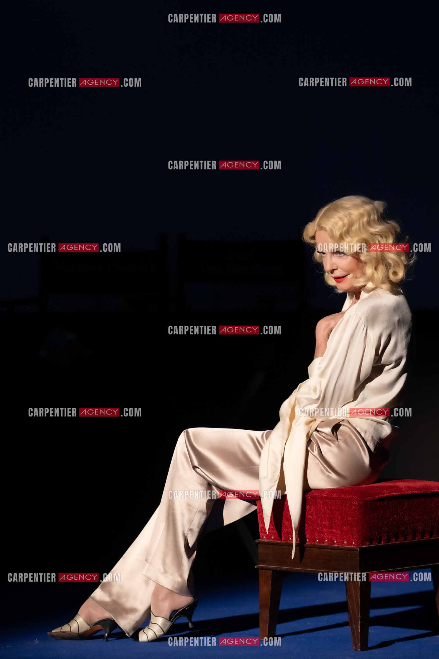 L'actrice Cyrielle Clair dans le rôle de “Marlène Dietrich conféssions intimes“ lors du festival Pierre Cardin à Lacoste en 2024.  ( Exclusif )