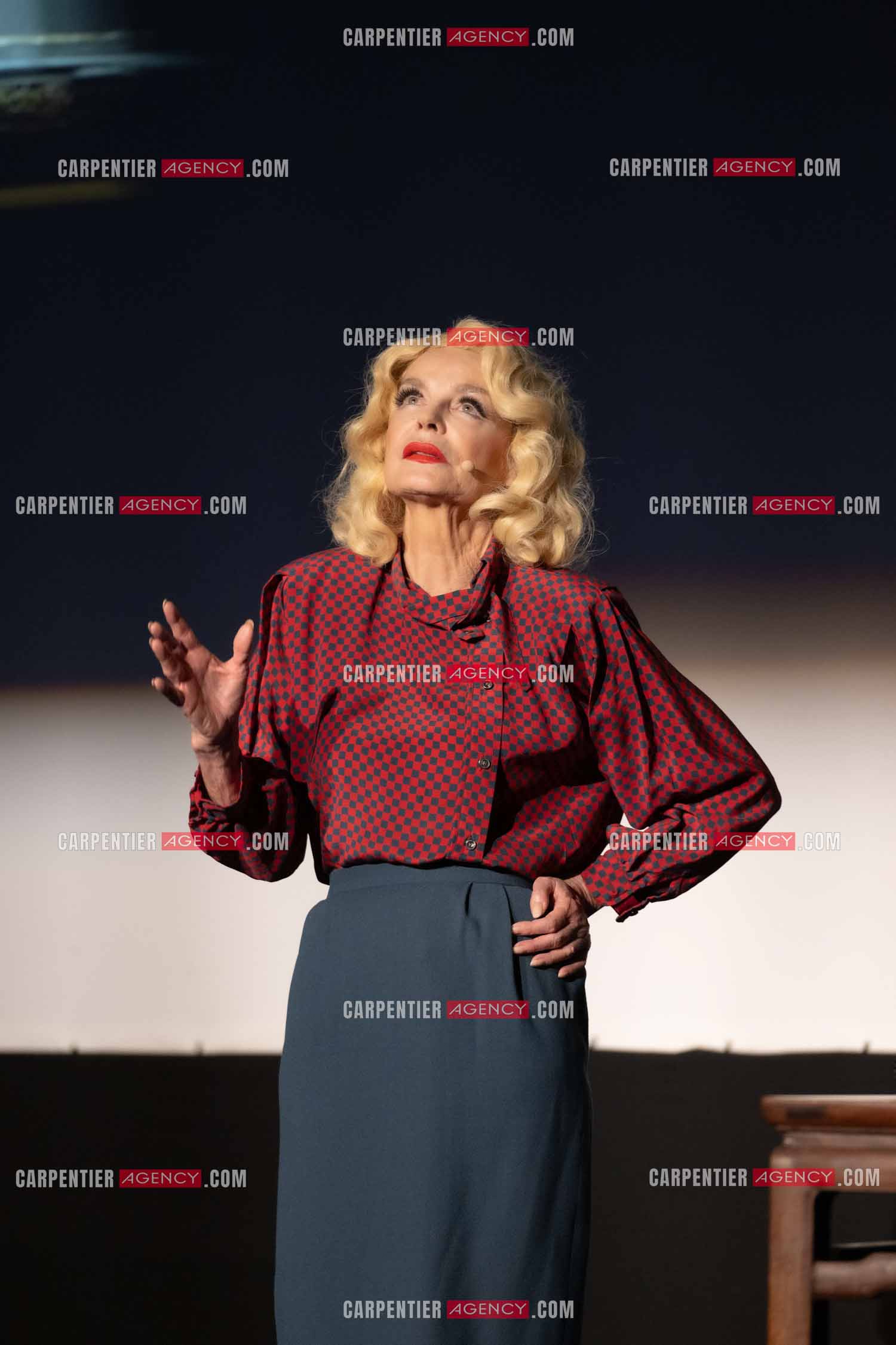 L'actrice Cyrielle Clair dans le rôle de “Marlène Dietrich conféssions intimes“ lors du festival Pierre Cardin à Lacoste en 2024.  ( Exclusif )
