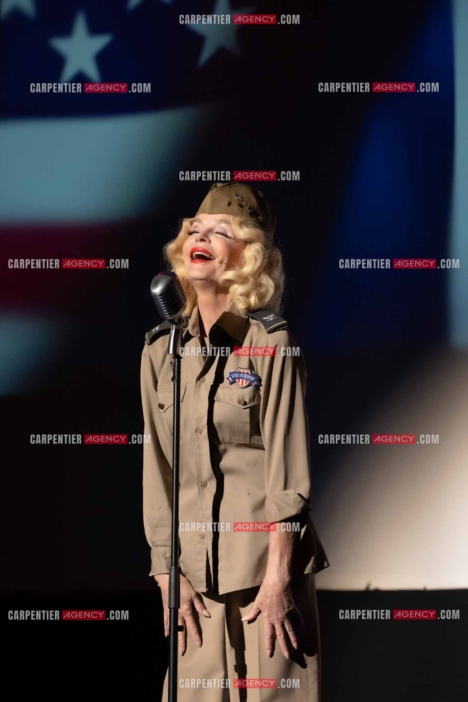 L'actrice Cyrielle Clair dans le rôle de “Marlène Dietrich conféssions intimes“ lors du festival Pierre Cardin à Lacoste en 2024.  ( Exclusif )