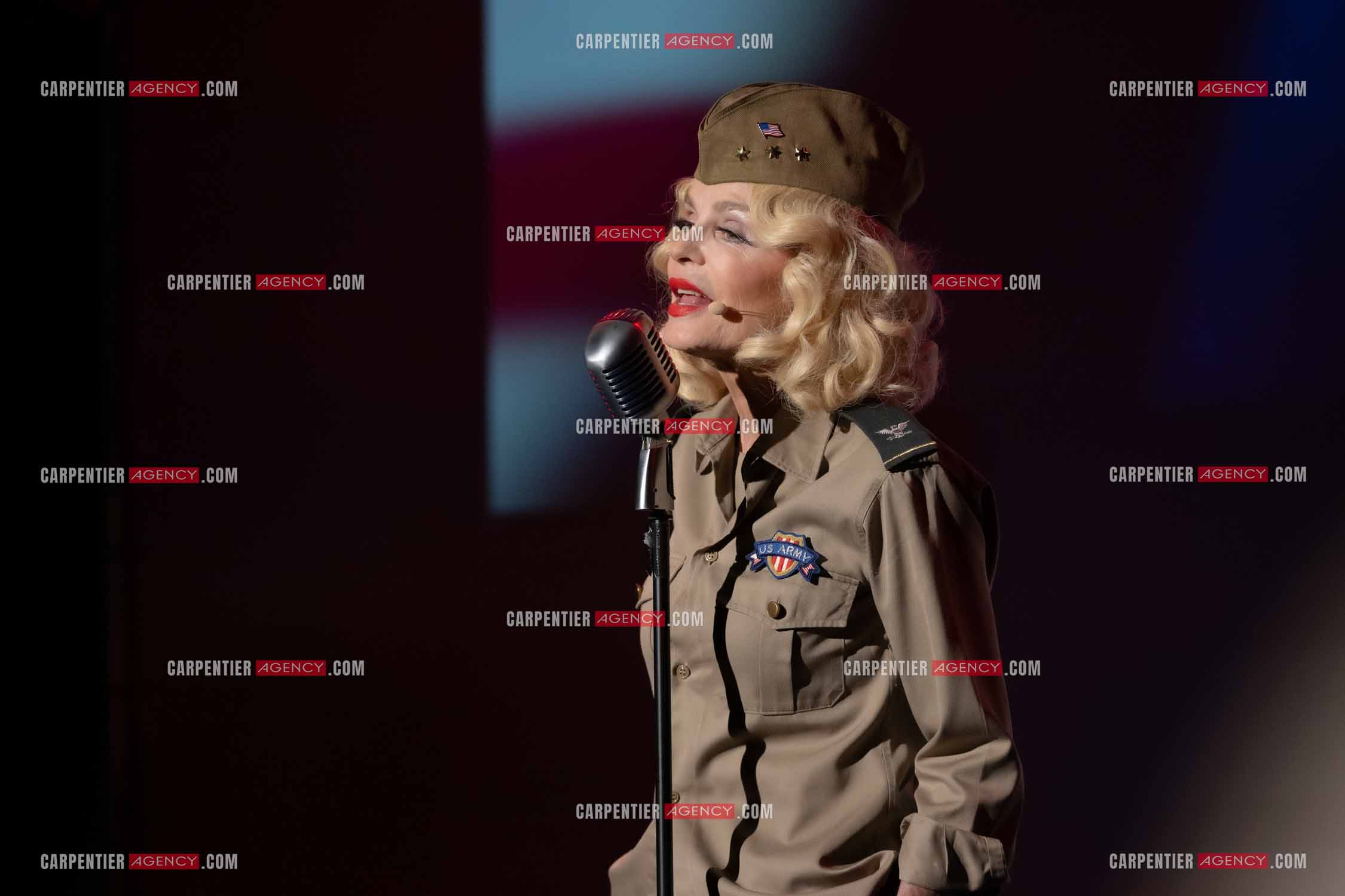 L'actrice Cyrielle Clair dans le rôle de “Marlène Dietrich conféssions intimes“ lors du festival Pierre Cardin à Lacoste en 2024.  ( Exclusif )