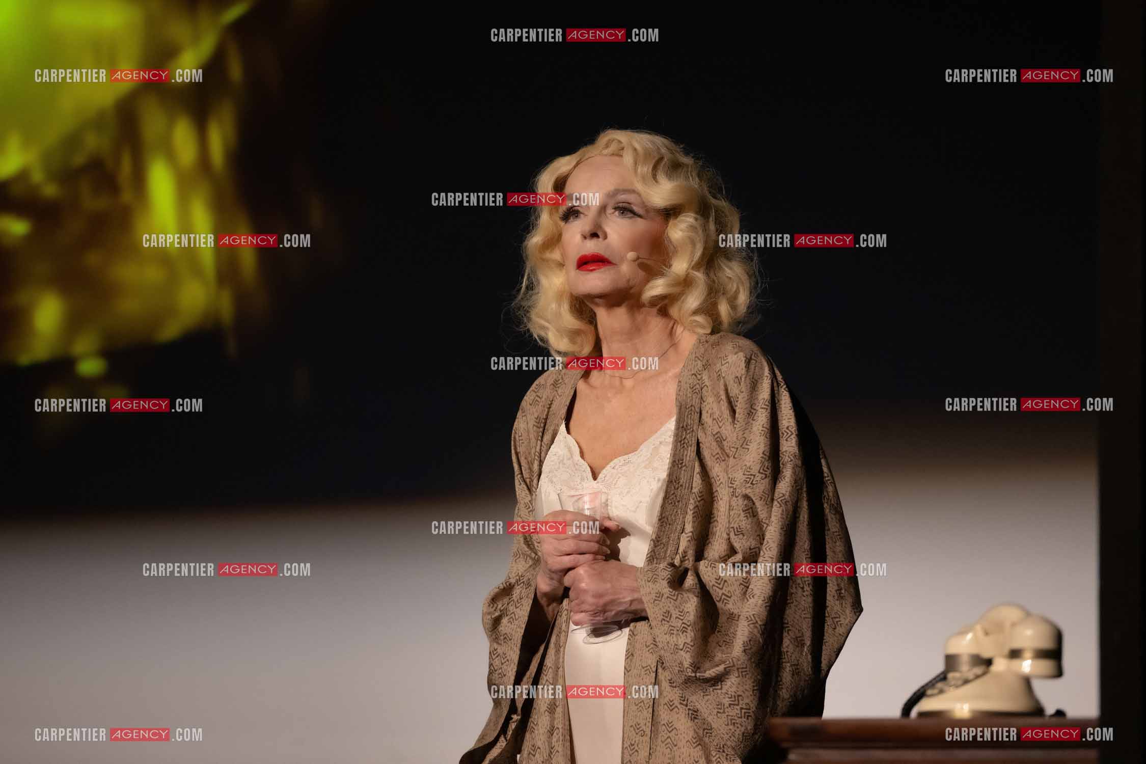 L'actrice Cyrielle Clair dans le rôle de “Marlène Dietrich conféssions intimes“ lors du festival Pierre Cardin à Lacoste en 2024.  ( Exclusif )