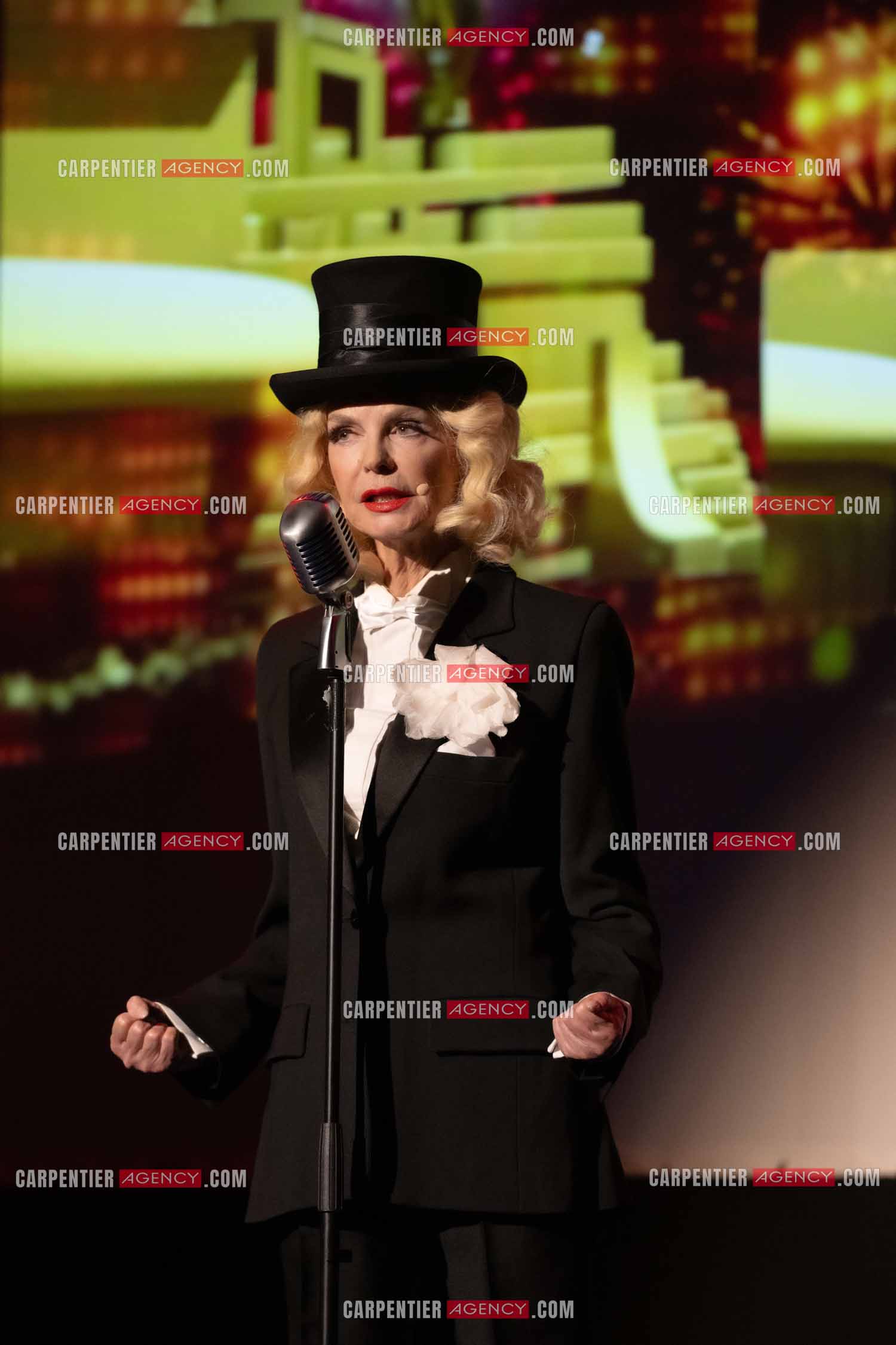 L'actrice Cyrielle Clair dans le rôle de “Marlène Dietrich conféssions intimes“ lors du festival Pierre Cardin à Lacoste en 2024.  ( Exclusif )