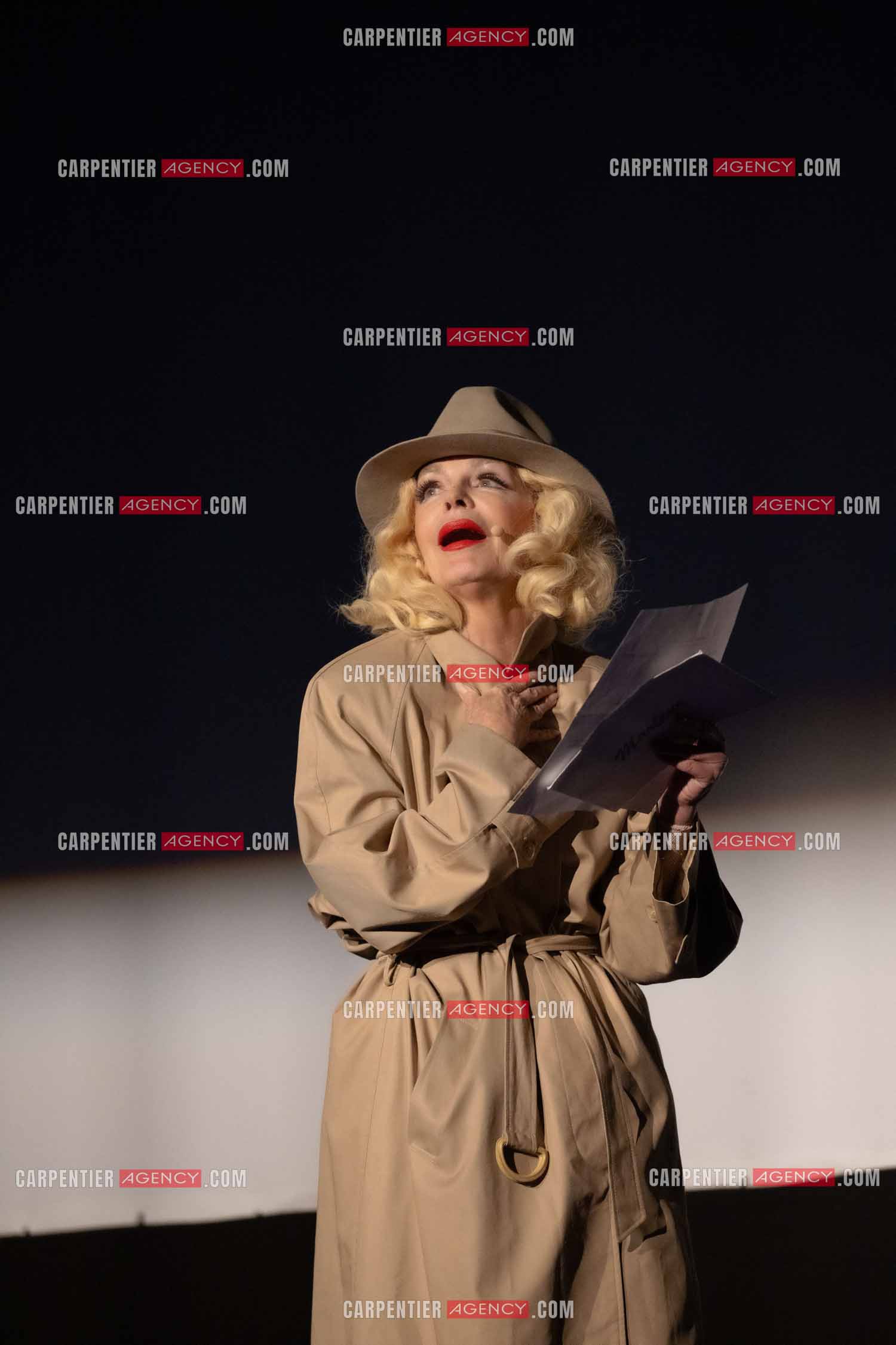 L'actrice Cyrielle Clair dans le rôle de “Marlène Dietrich conféssions intimes“ lors du festival Pierre Cardin à Lacoste en 2024.  ( Exclusif )